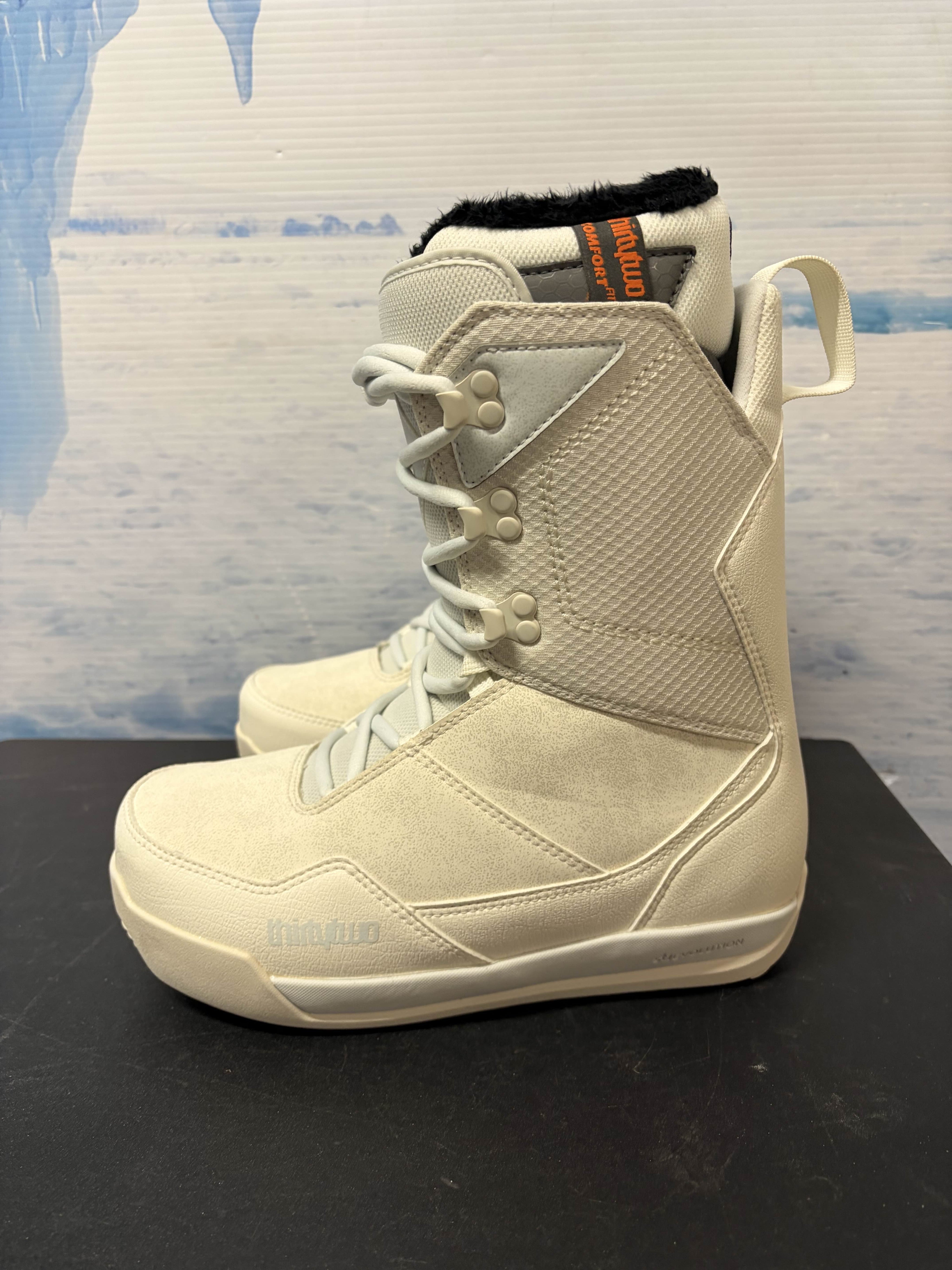 Lightly Used 2026 Thirtytwo W's Shifty Lace Bone Women's Snowboard Boot - 7W US