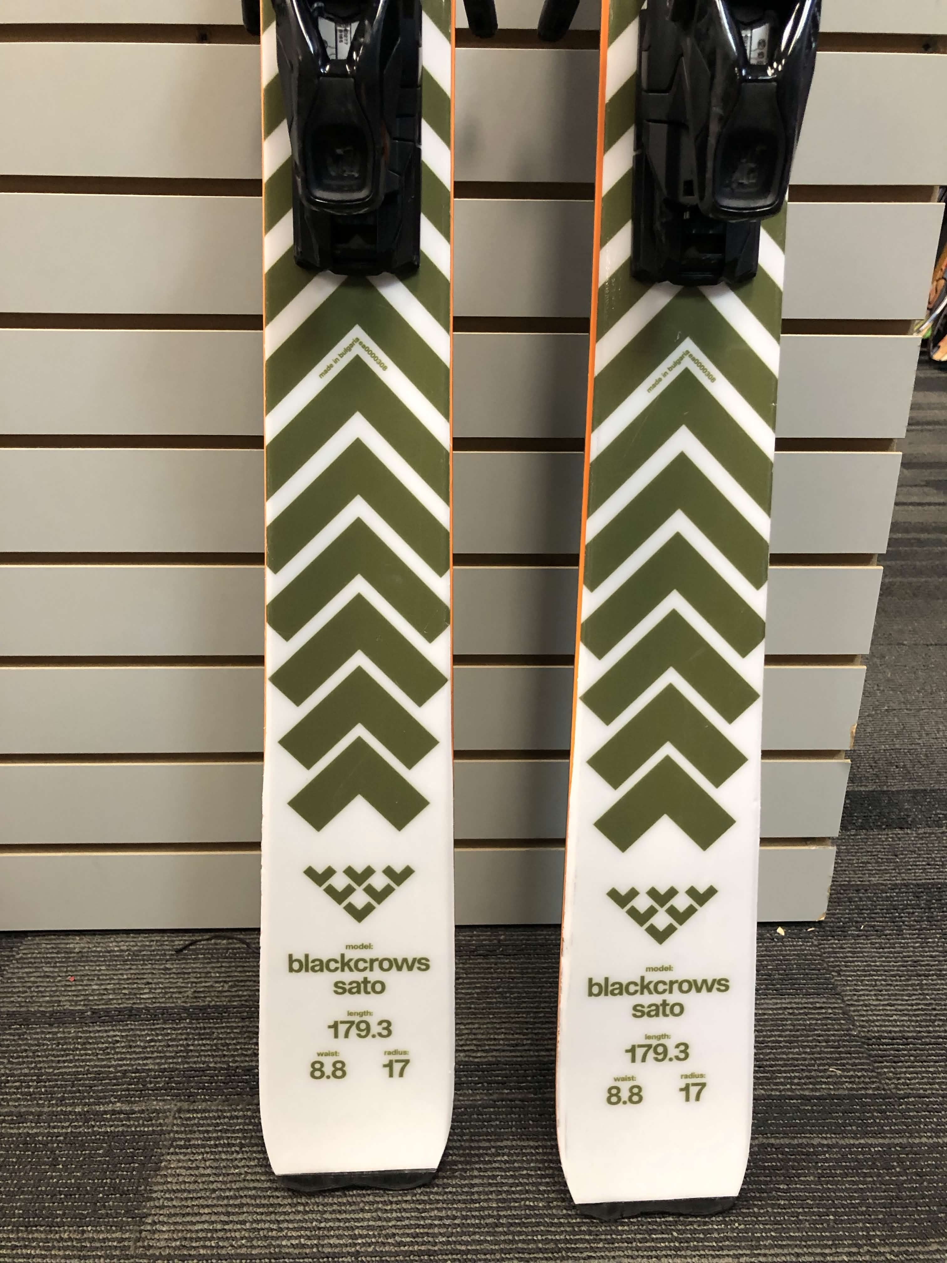 Black Crows Sato 179cm Skis w/ SALOMON M12 GW SYS Demo Binding - Lightly Used