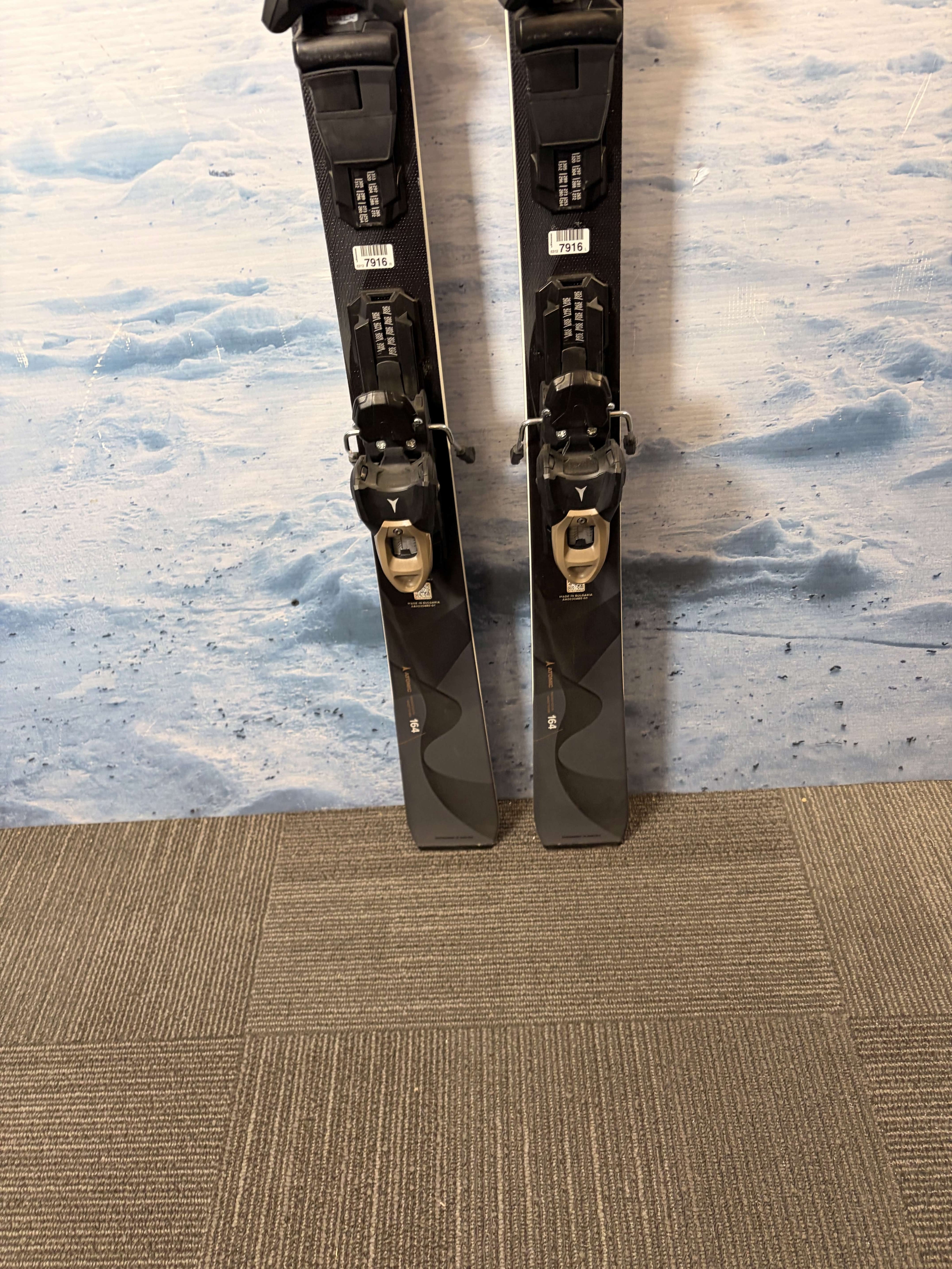 Atomic Cloud Q11 Revo C 164cm Skis w/ ATOMIC M 10 GW Demo Binding - Used (2026)