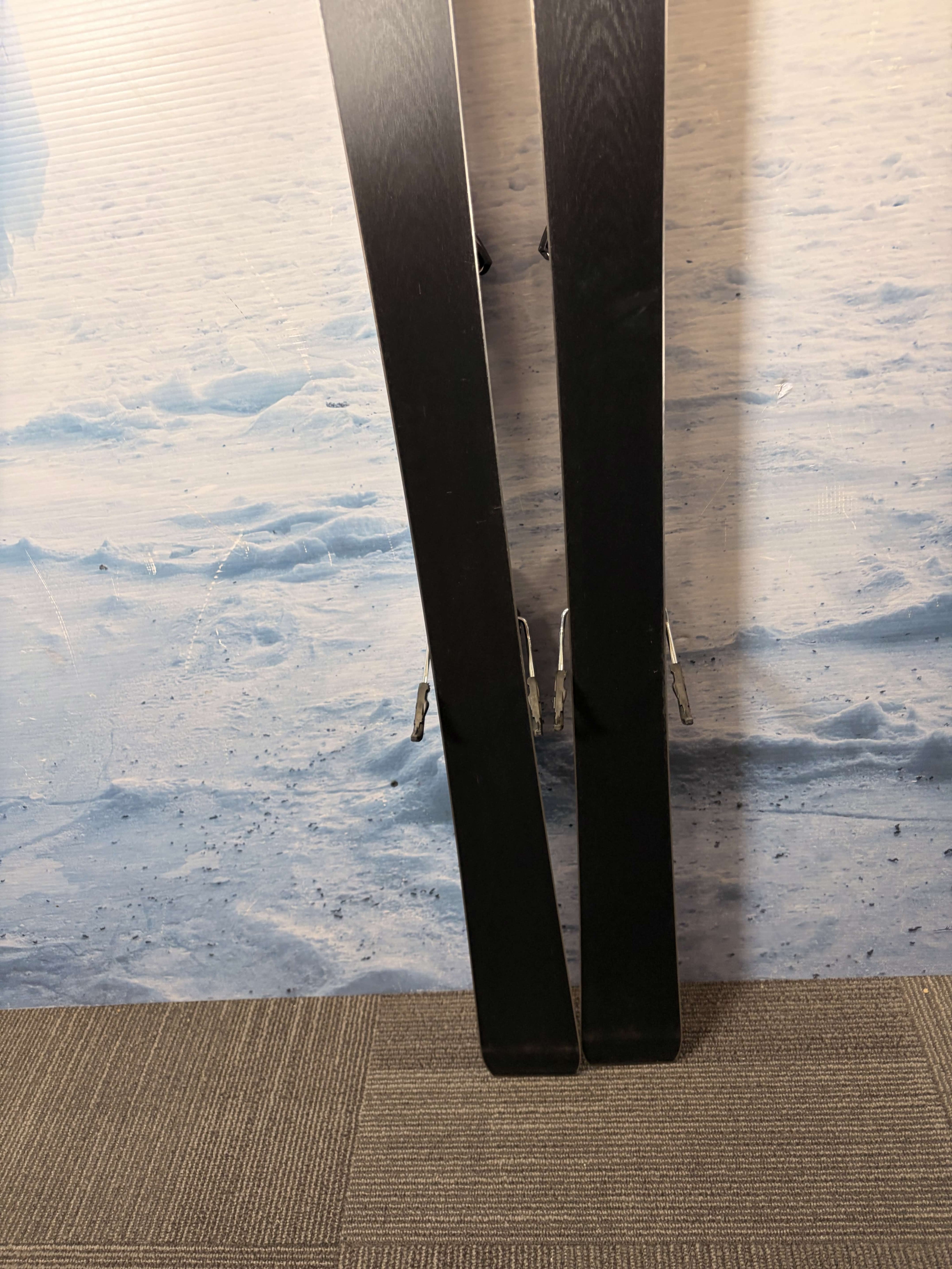 Atomic Cloud Q11 Revo C 164cm Skis w/ ATOMIC M 10 GW Demo Binding - Used (2026)