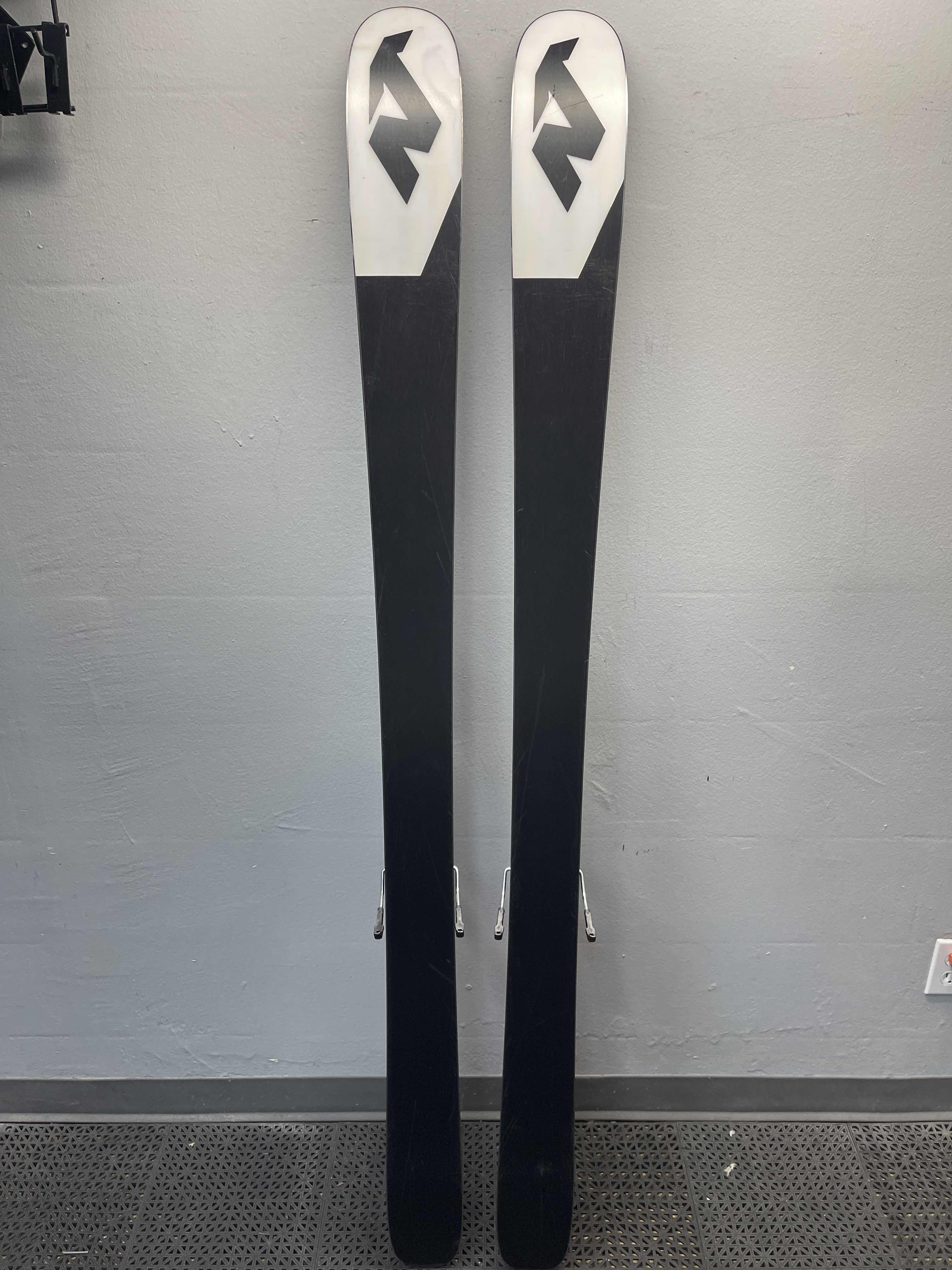 Used Nordica Santa Ana 93 172cm w/ Look SPX 12 Adjustable Bindings