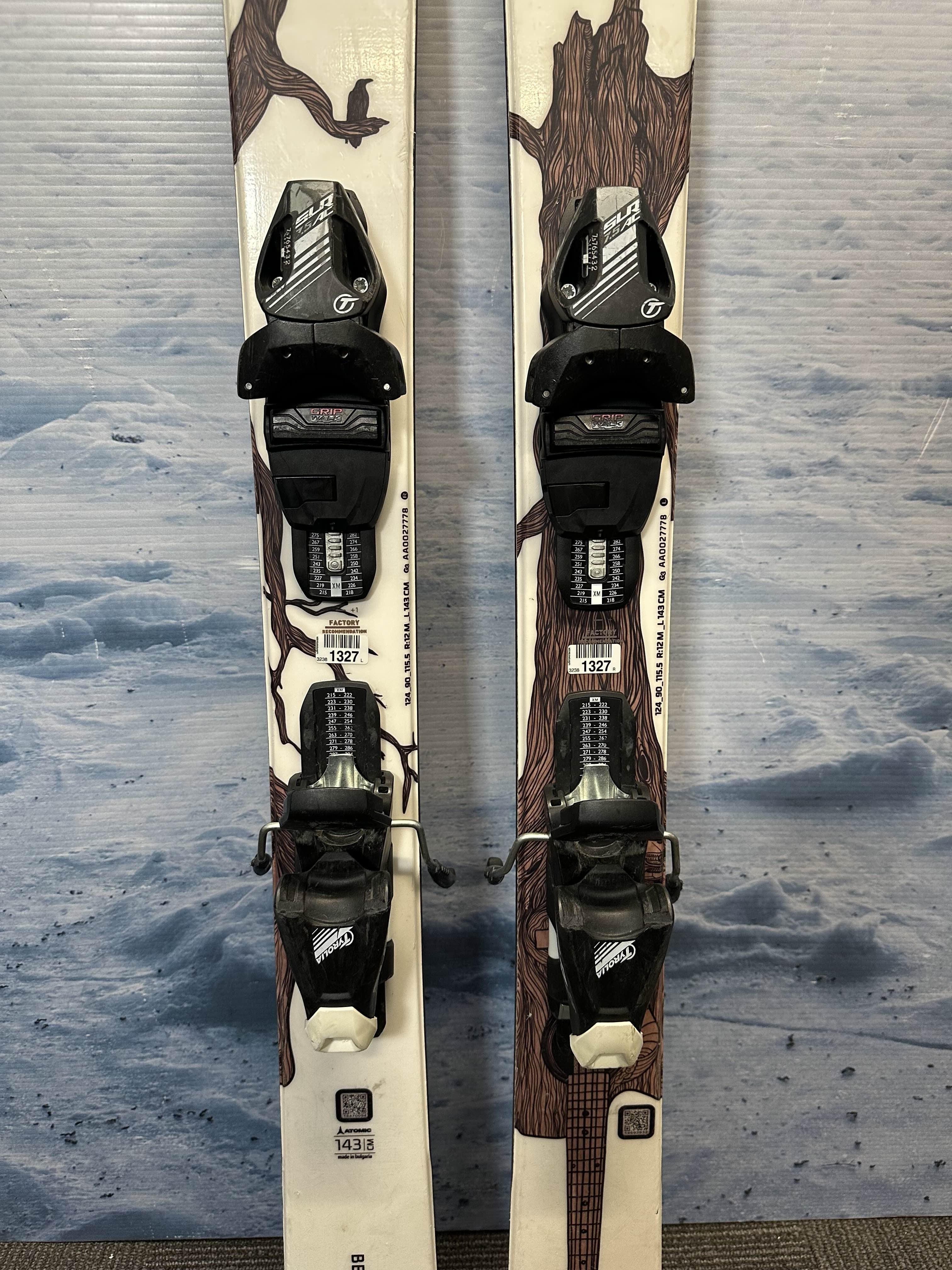 Used Atomic bentchetler 143cm w/ Tyrolia SP10 Bindings