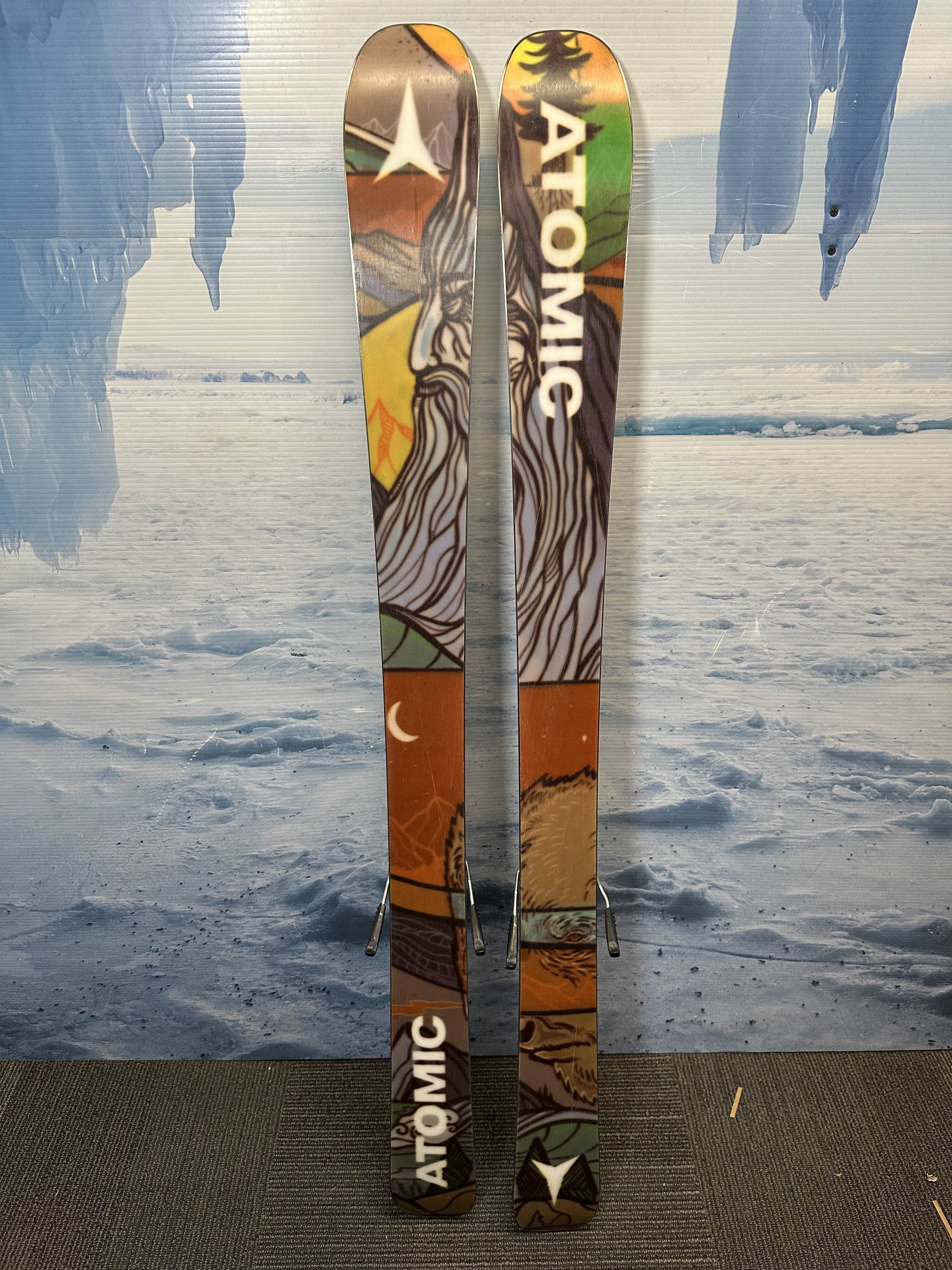 Used Atomic bentchetler 143cm w/ Tyrolia SP10 Bindings