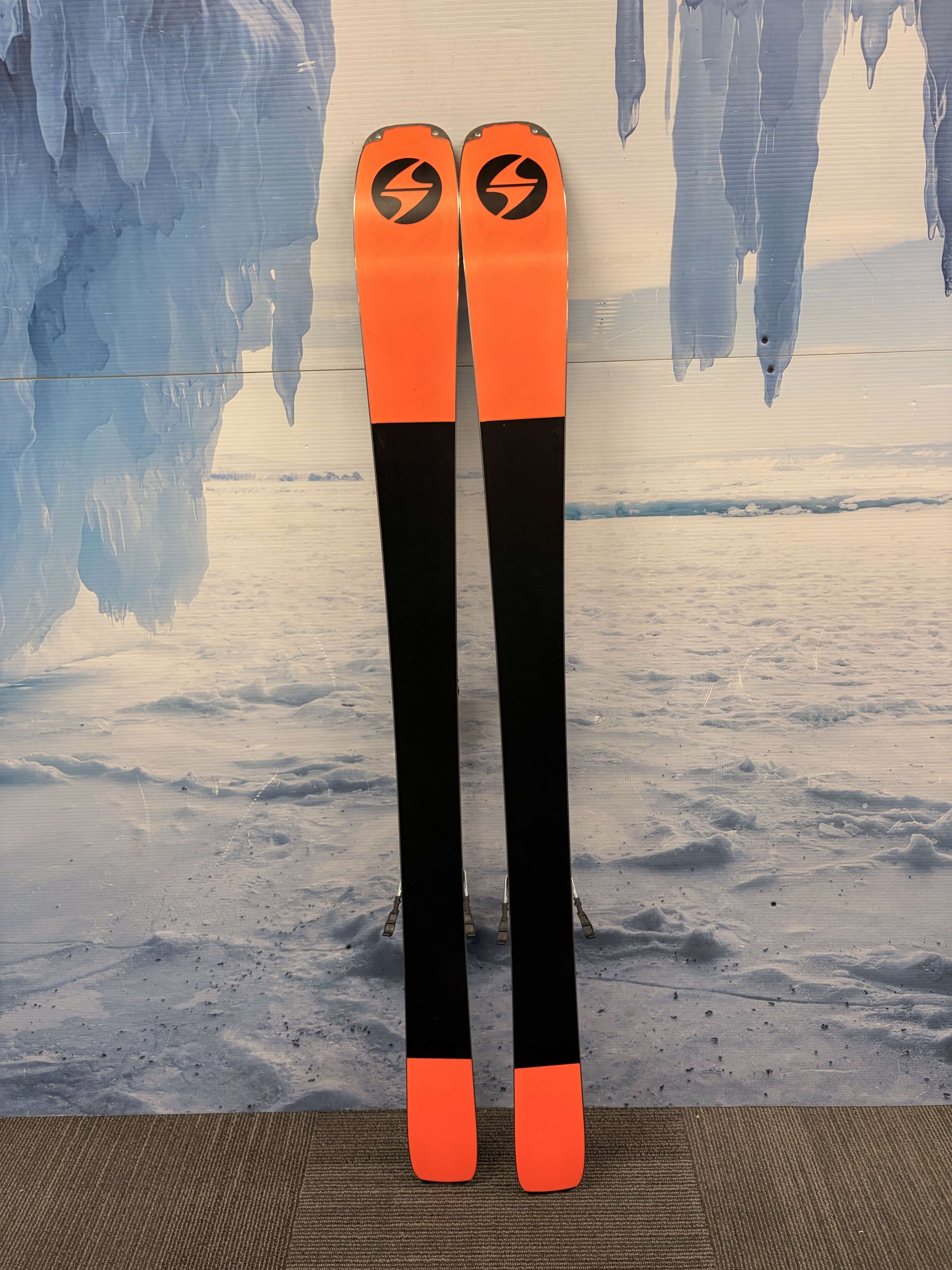 Blizzard Black Pearl 88D SYS 152cm Skis w/ MARKER TCX11 Bliz Demo Binding - Used (2026)