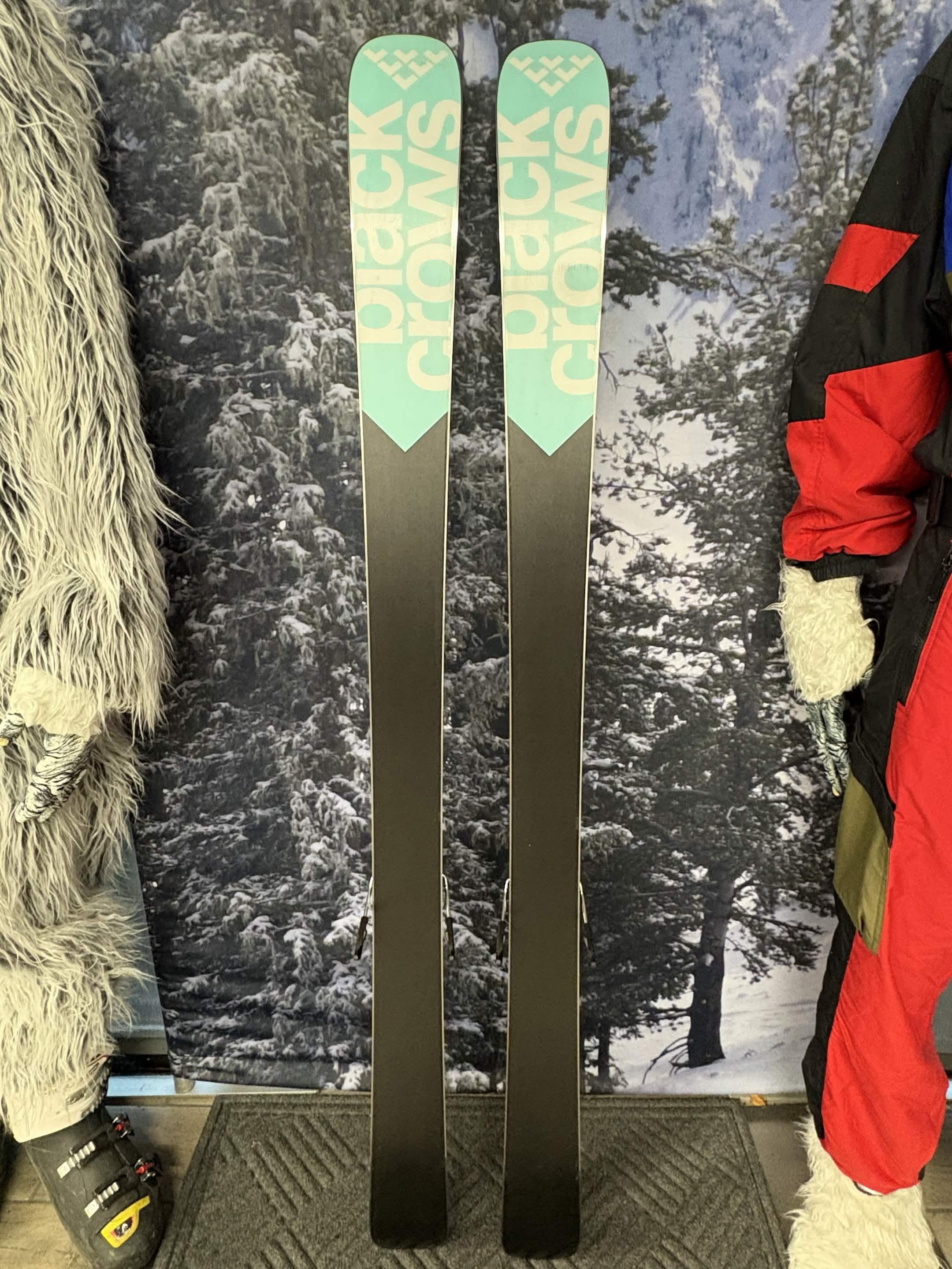Black Crows Captis Birdie 160cm Skis w/ ATOMIC NR Strive 11 GW ATO Demo Binding - New 2027
