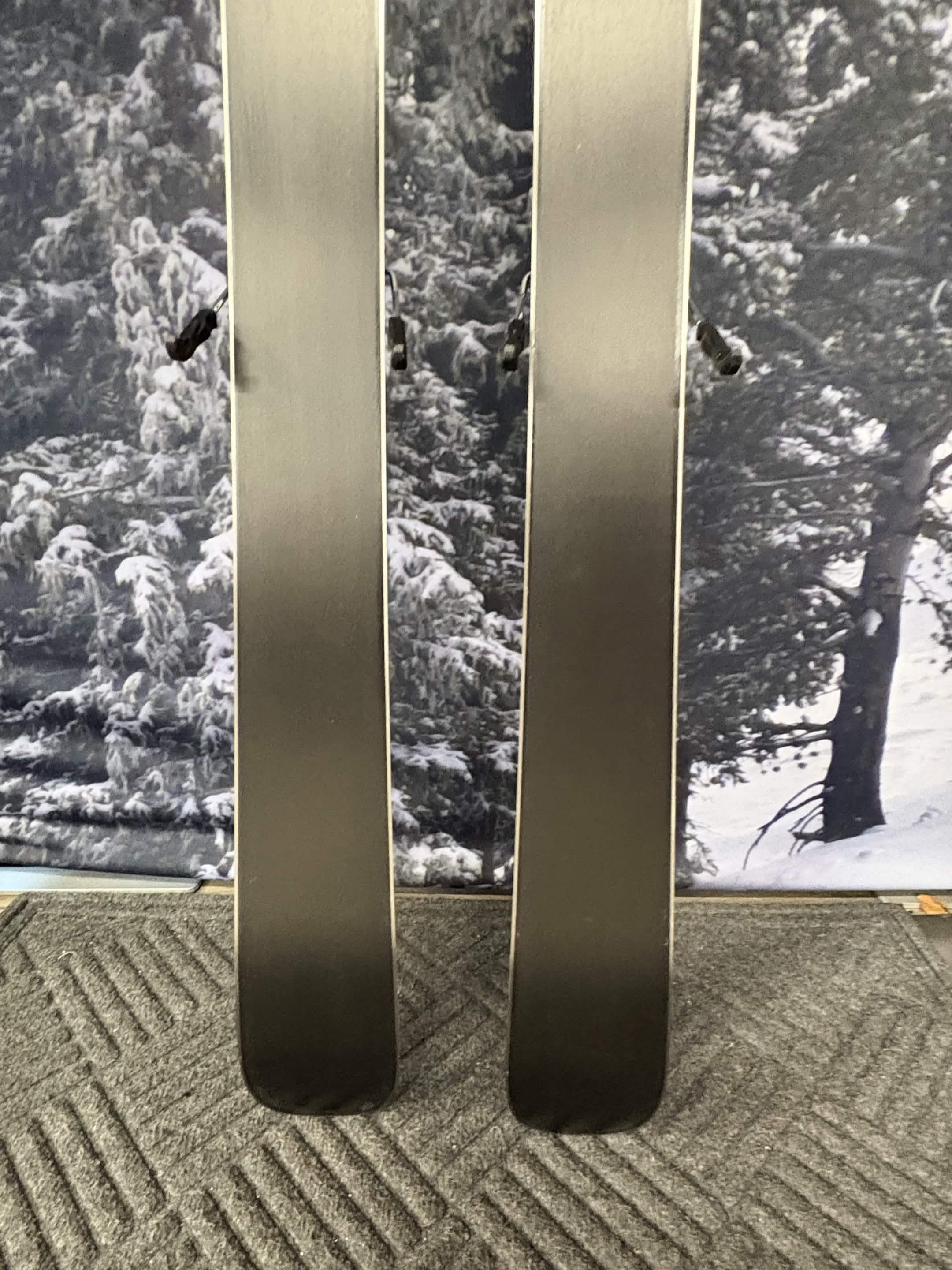 Black Crows Captis Birdie 160cm Skis w/ ATOMIC NR Strive 11 GW ATO Demo Binding - New 2027