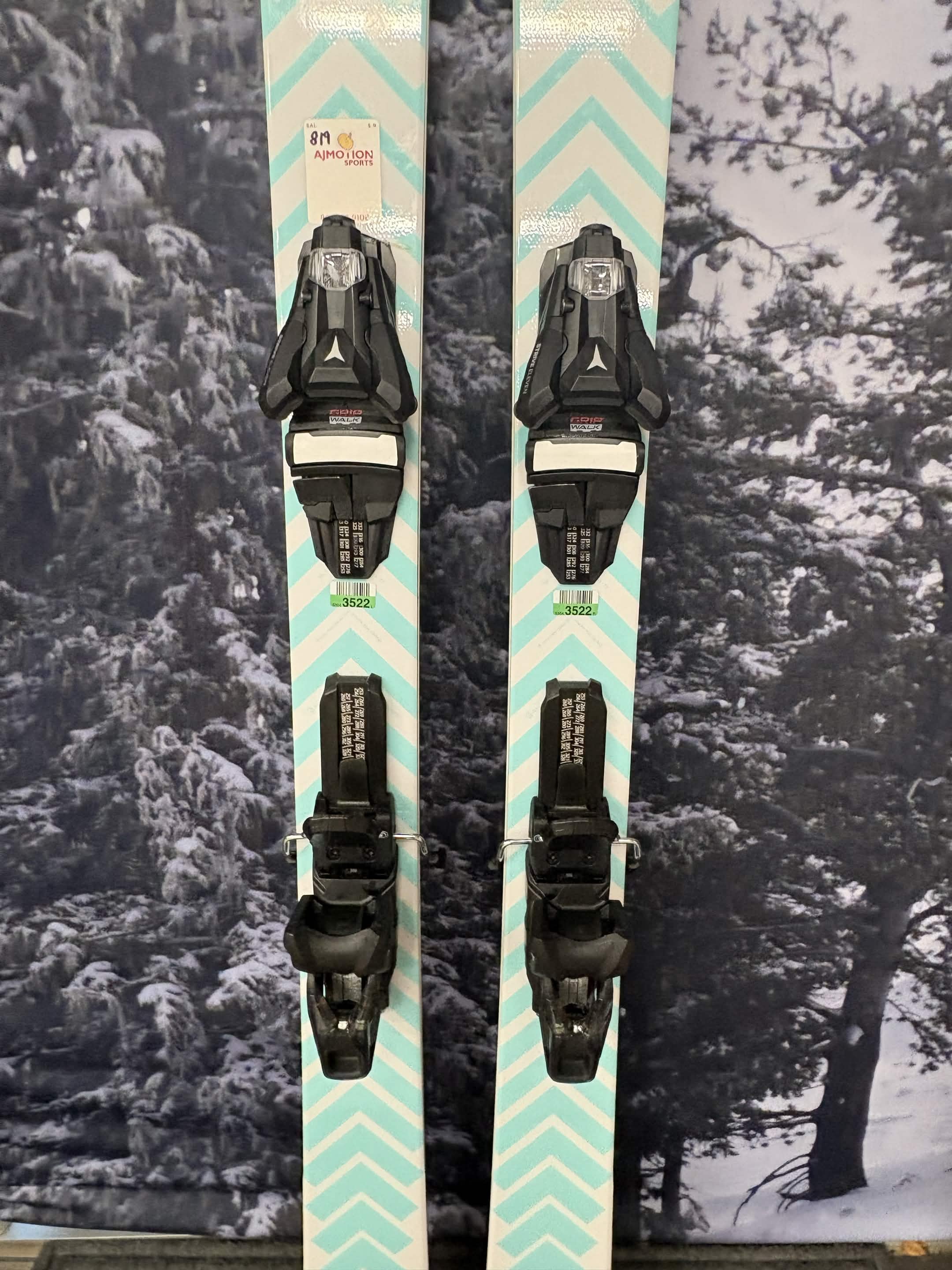 Black Crows Captis Birdie 166cm Skis w/ ATOMIC NR Strive 11 GW ATO Demo Binding - New 2027