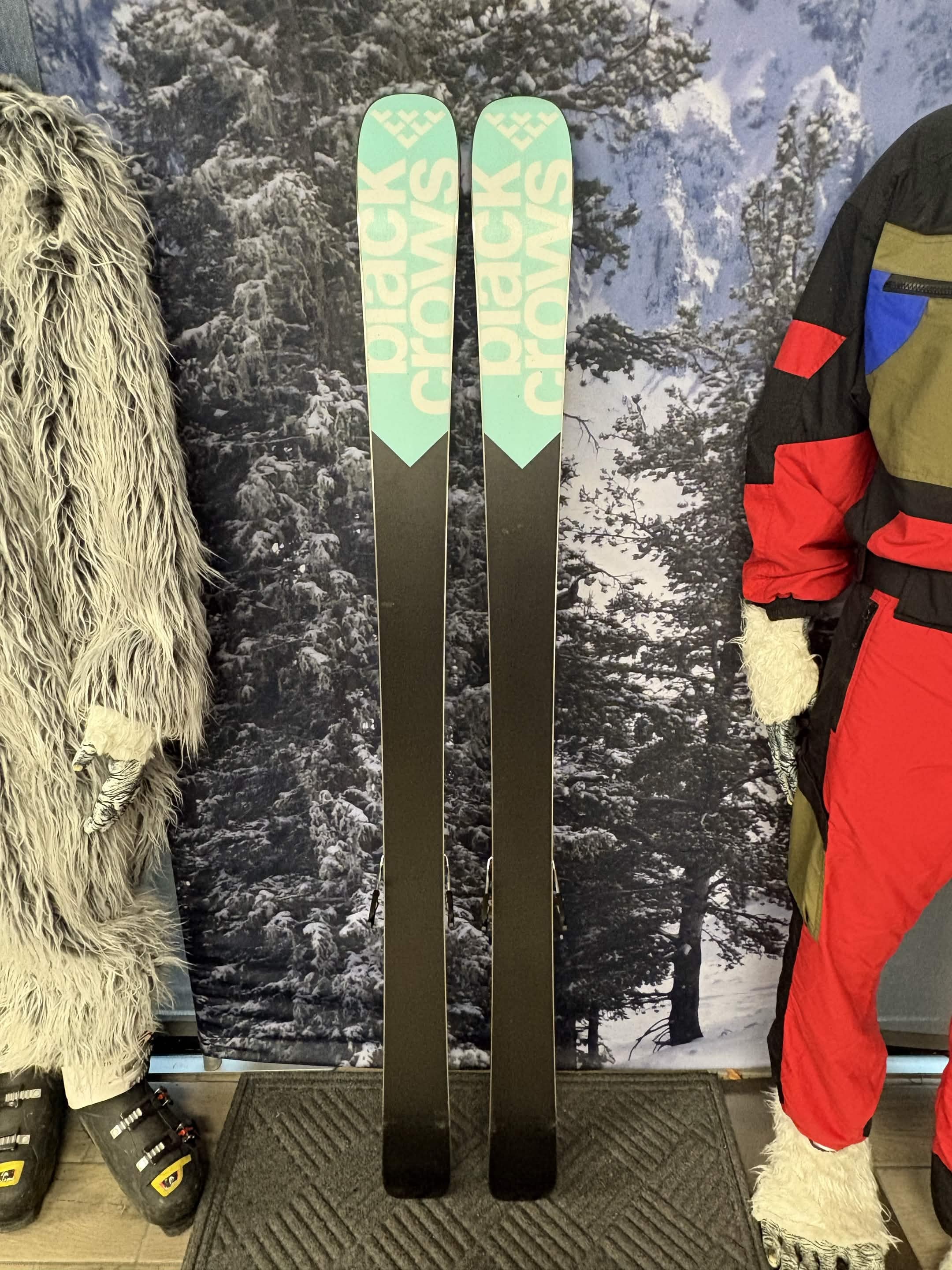 Black Crows Captis Birdie 166cm Skis w/ ATOMIC NR Strive 11 GW ATO Demo Binding - New 2027
