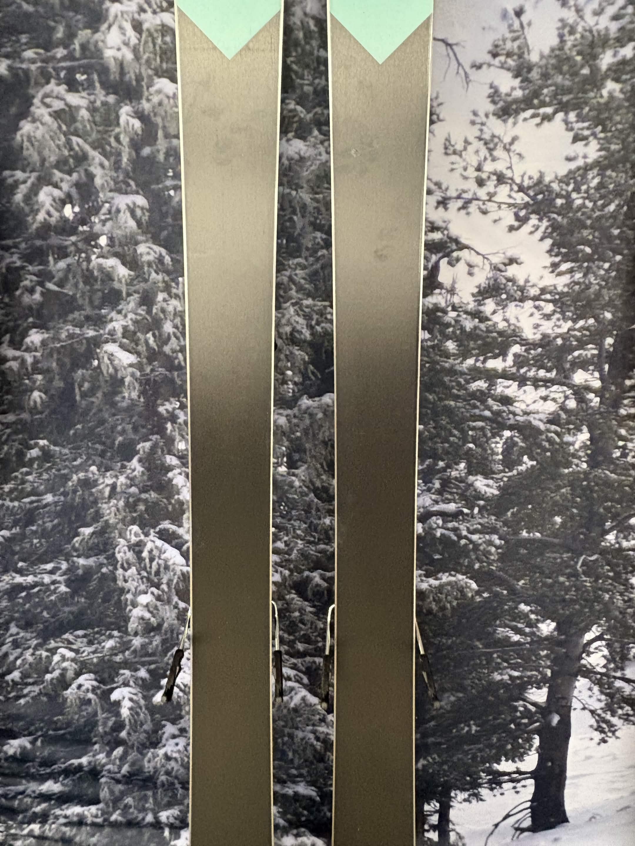 Black Crows Captis Birdie 166cm Skis w/ ATOMIC NR Strive 11 GW ATO Demo Binding - New 2027