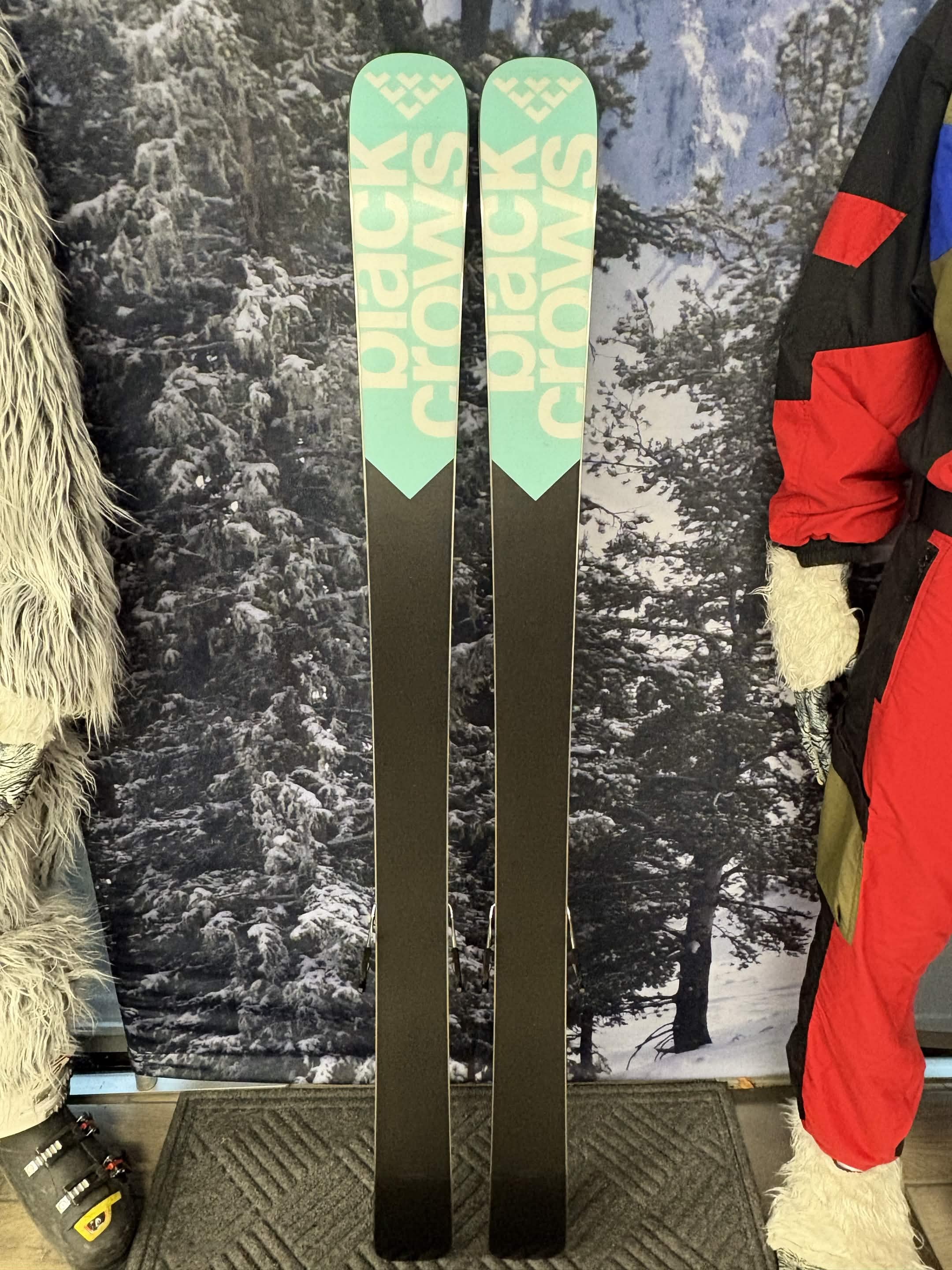 Black Crows Captis Birdie 154cm Skis w/ ATOMIC NR Strive 11 GW ATO Demo Binding - New 2027