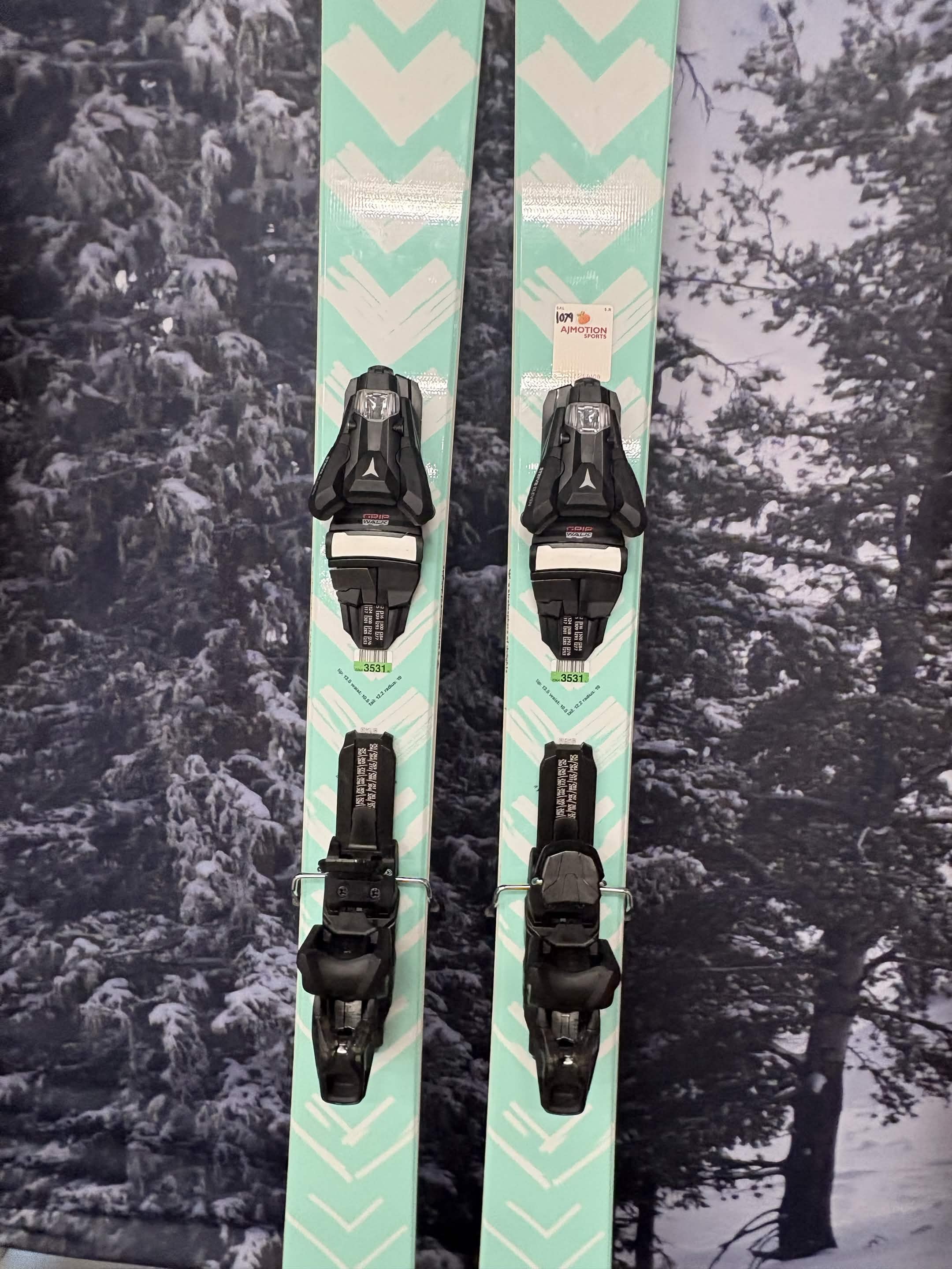 Black Crows Atris Birdie 166cm Skis w/ ATOMIC NR Strive 11 GW ATO Demo Binding - New 2027