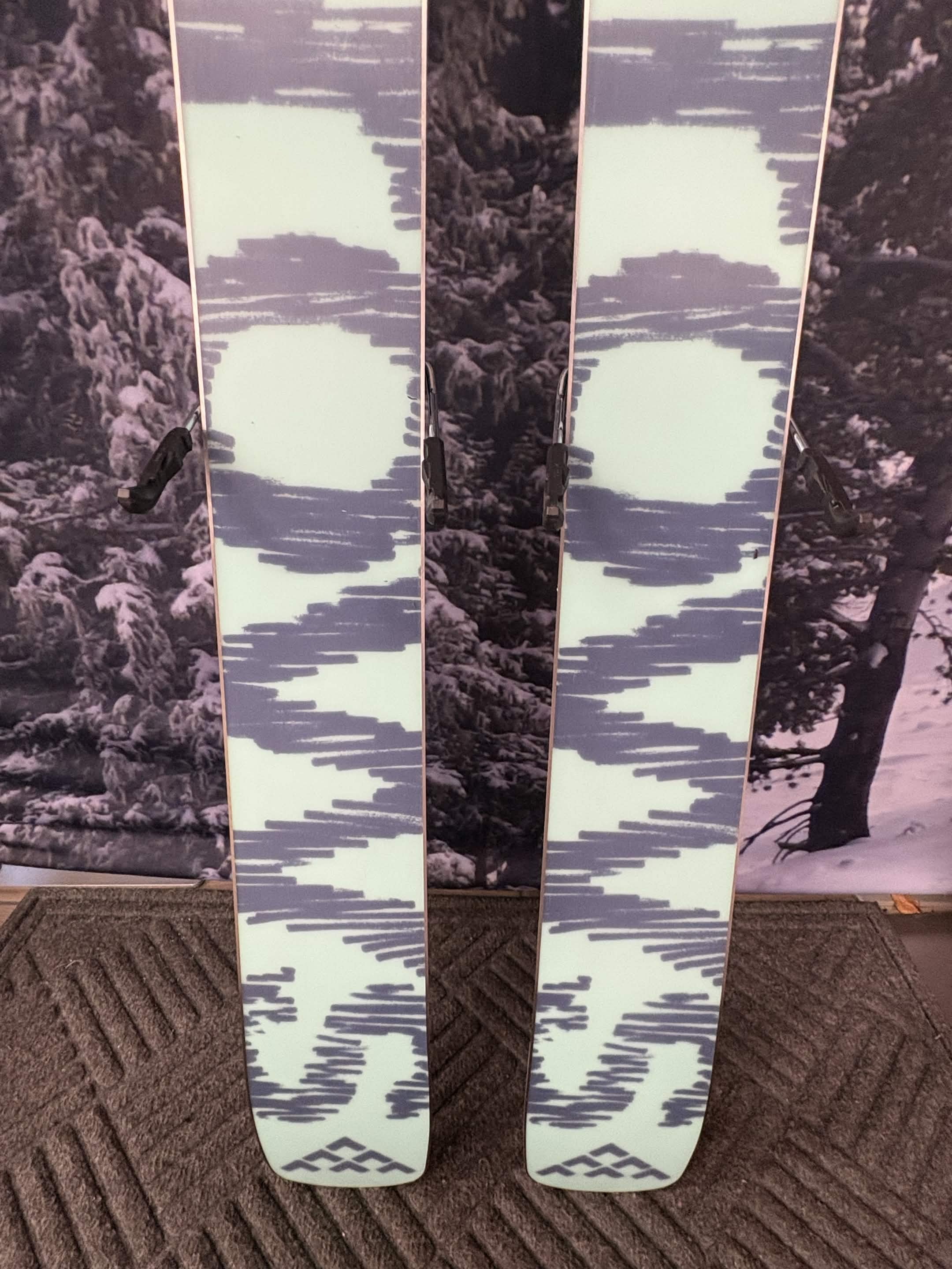 Black Crows Atris Birdie 160cm Skis w/ ATOMIC NR Strive 11 GW ATO Demo Binding - New 2027