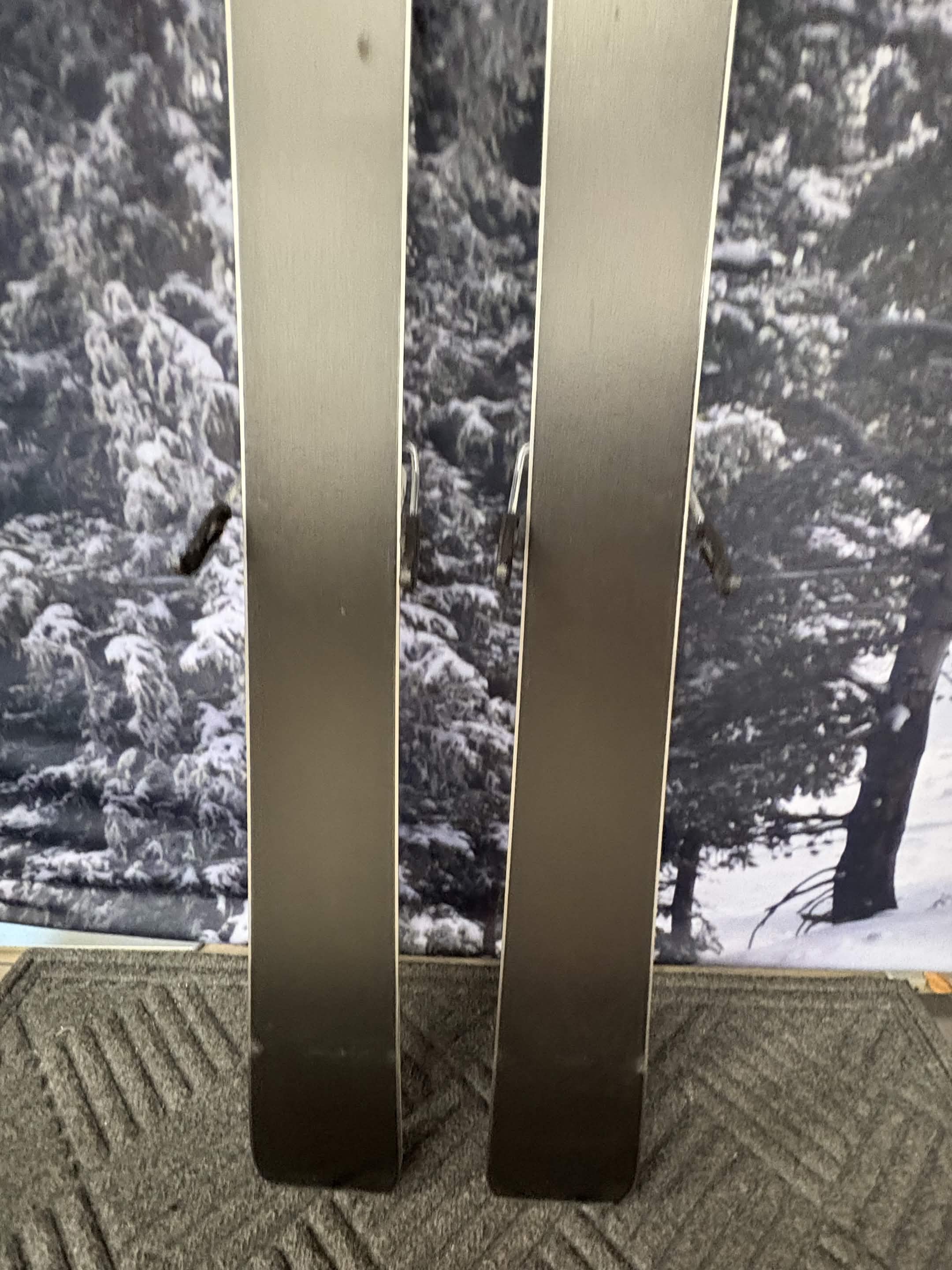 Black Crows Sato Birdie 155cm Skis w/ SALOMON M10 GW SYS SAL Demo Binding - New 2027
