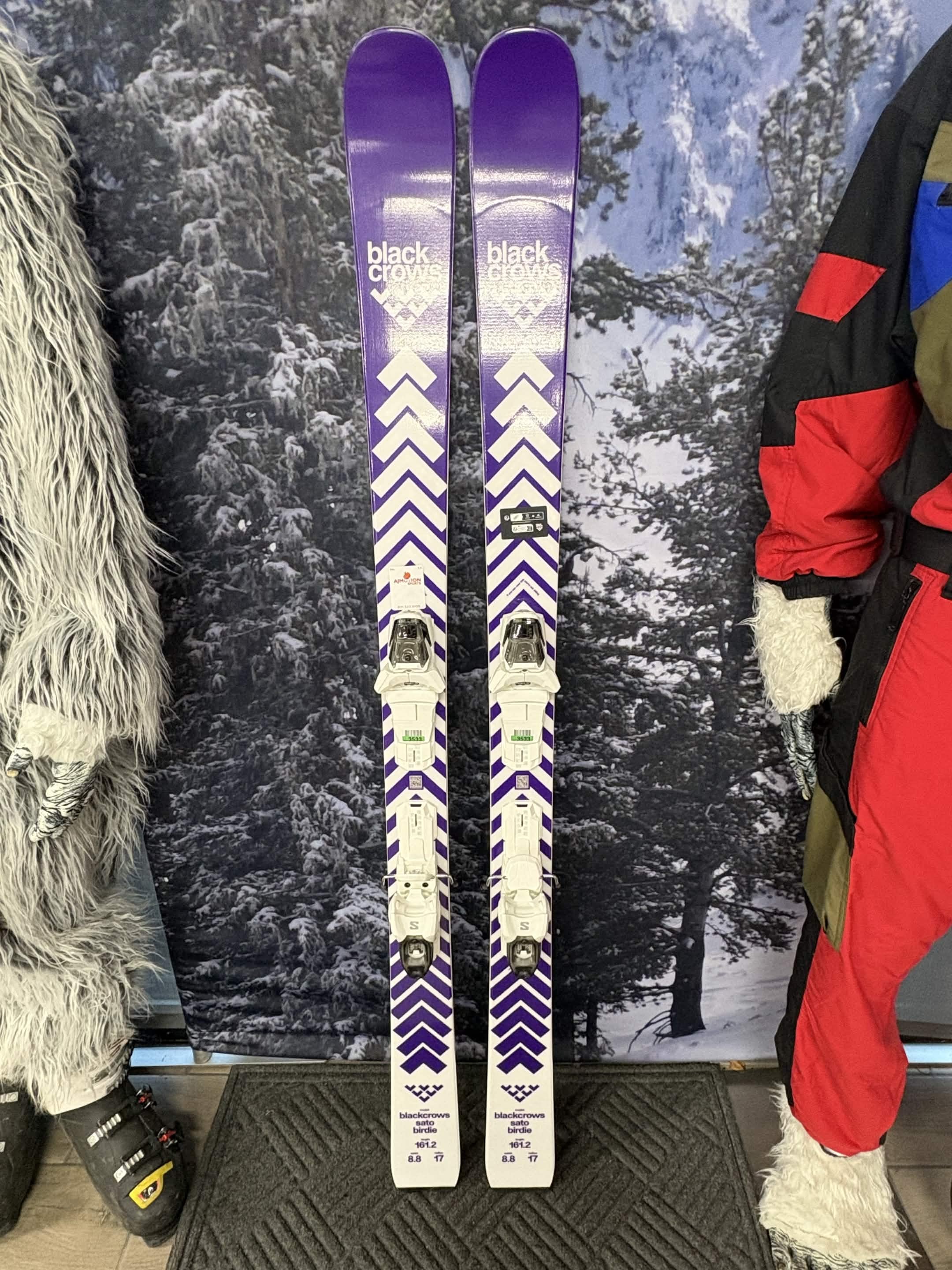 Black Crows Sato Birdie 161cm Skis w/ SALOMON M10 GW SYS SAL Demo Binding - New 2027