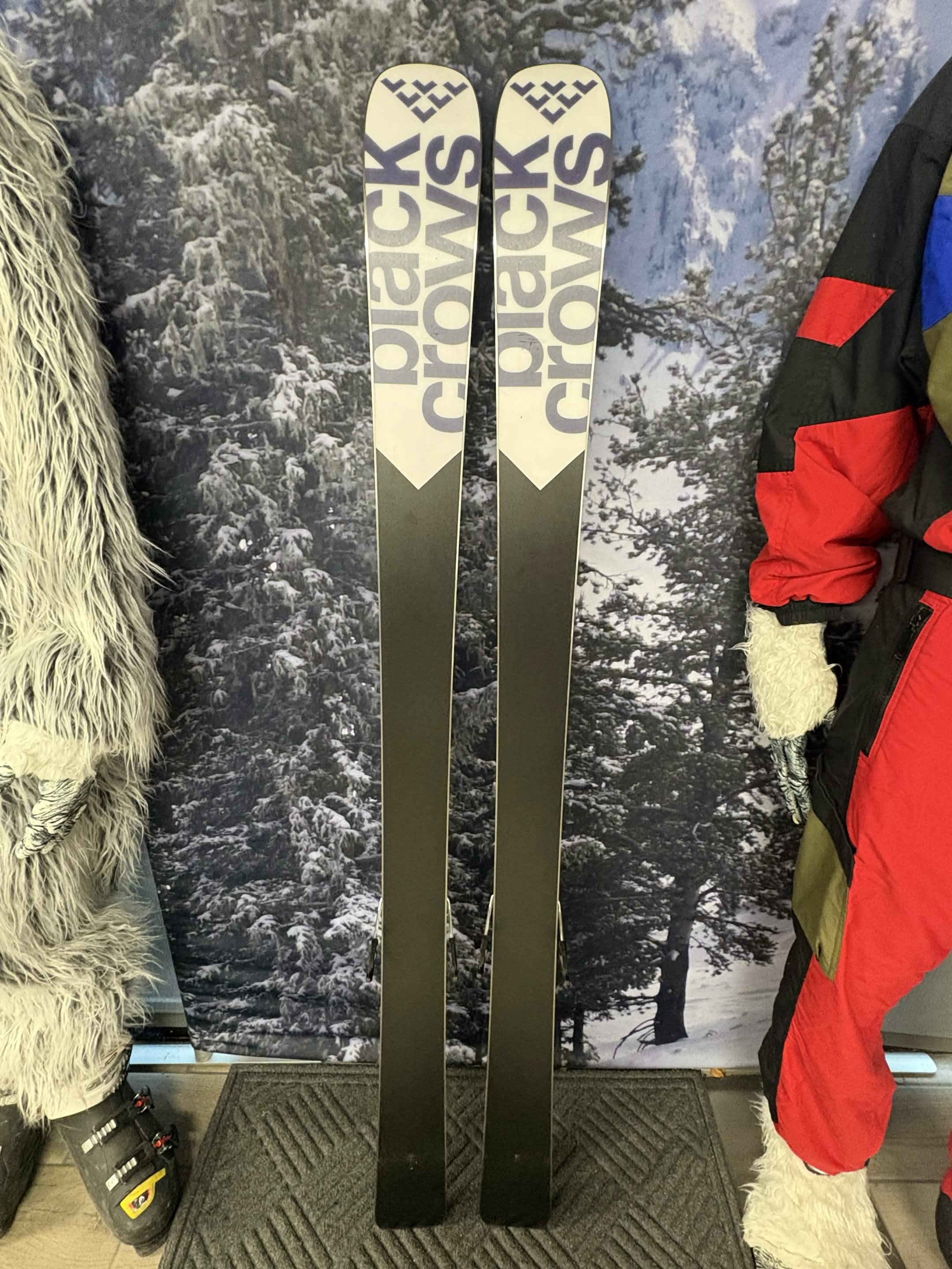 Black Crows Sato Birdie 161cm Skis w/ SALOMON M10 GW SYS SAL Demo Binding - New 2027