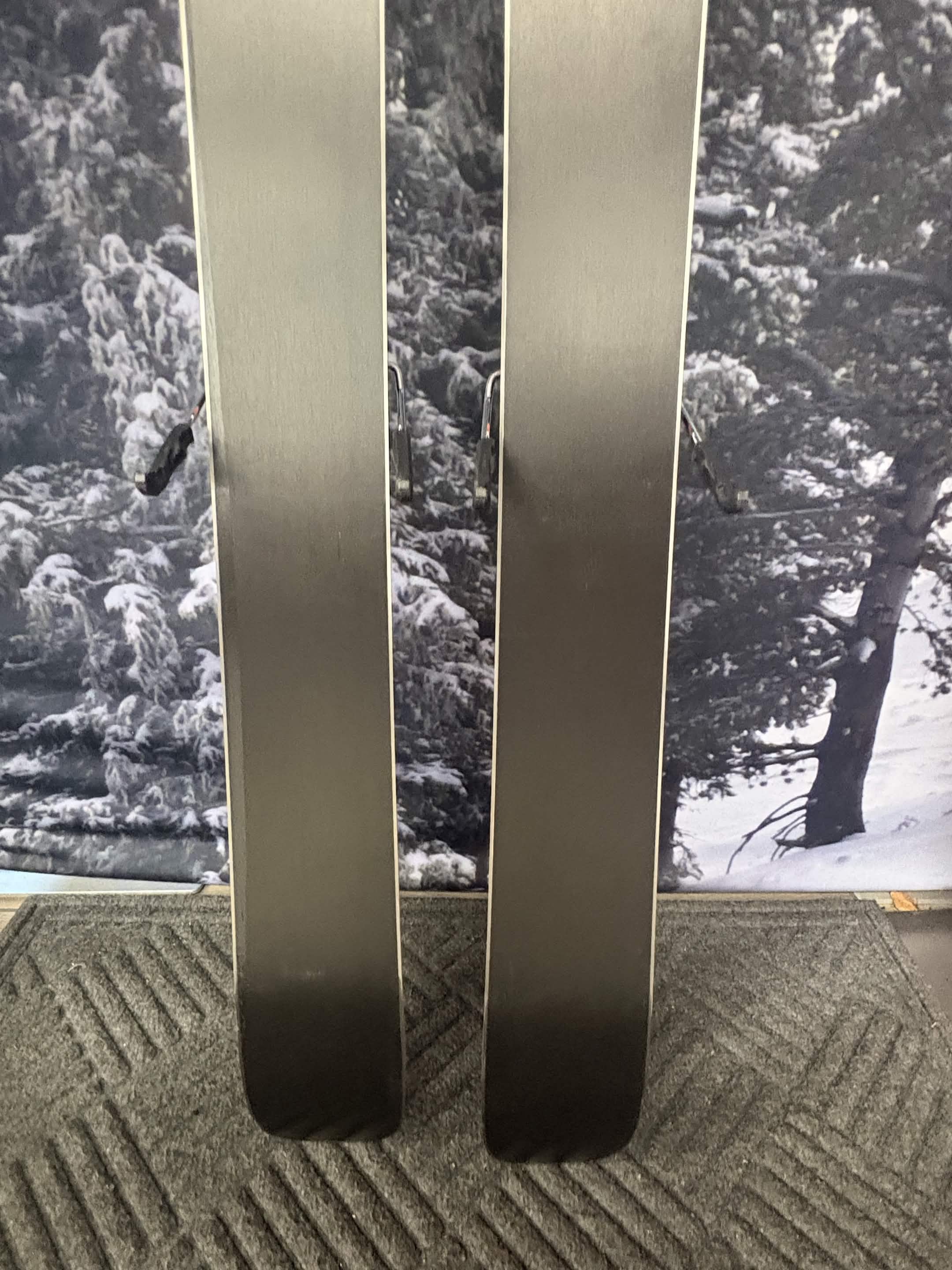 Black Crows Camox Birdie 156cm Skis w/ ATOMIC NR Strive 11 GW ATO Demo Binding - New 2027