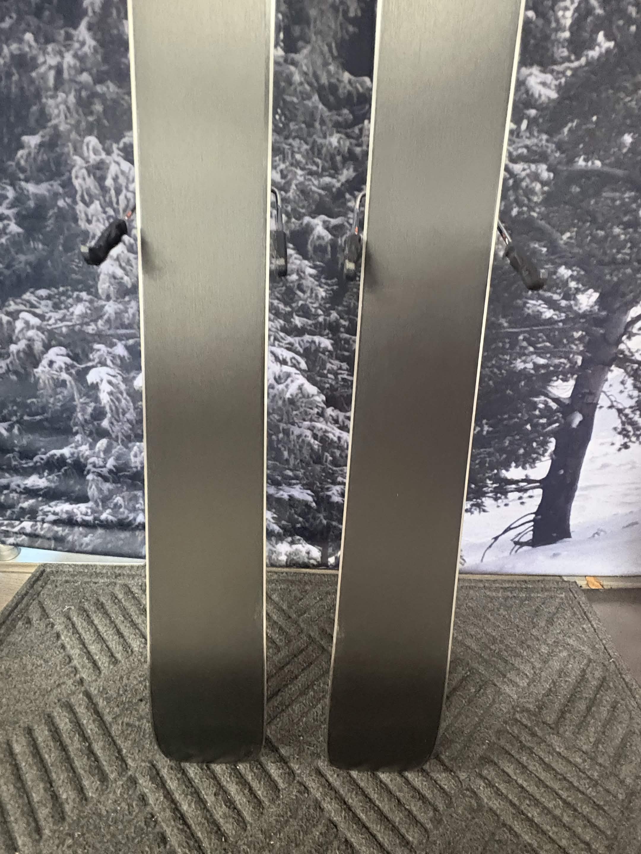 Black Crows Camox Birdie 162cm Skis w/ ATOMIC NR Strive 11 GW ATO Demo Binding - New 2027