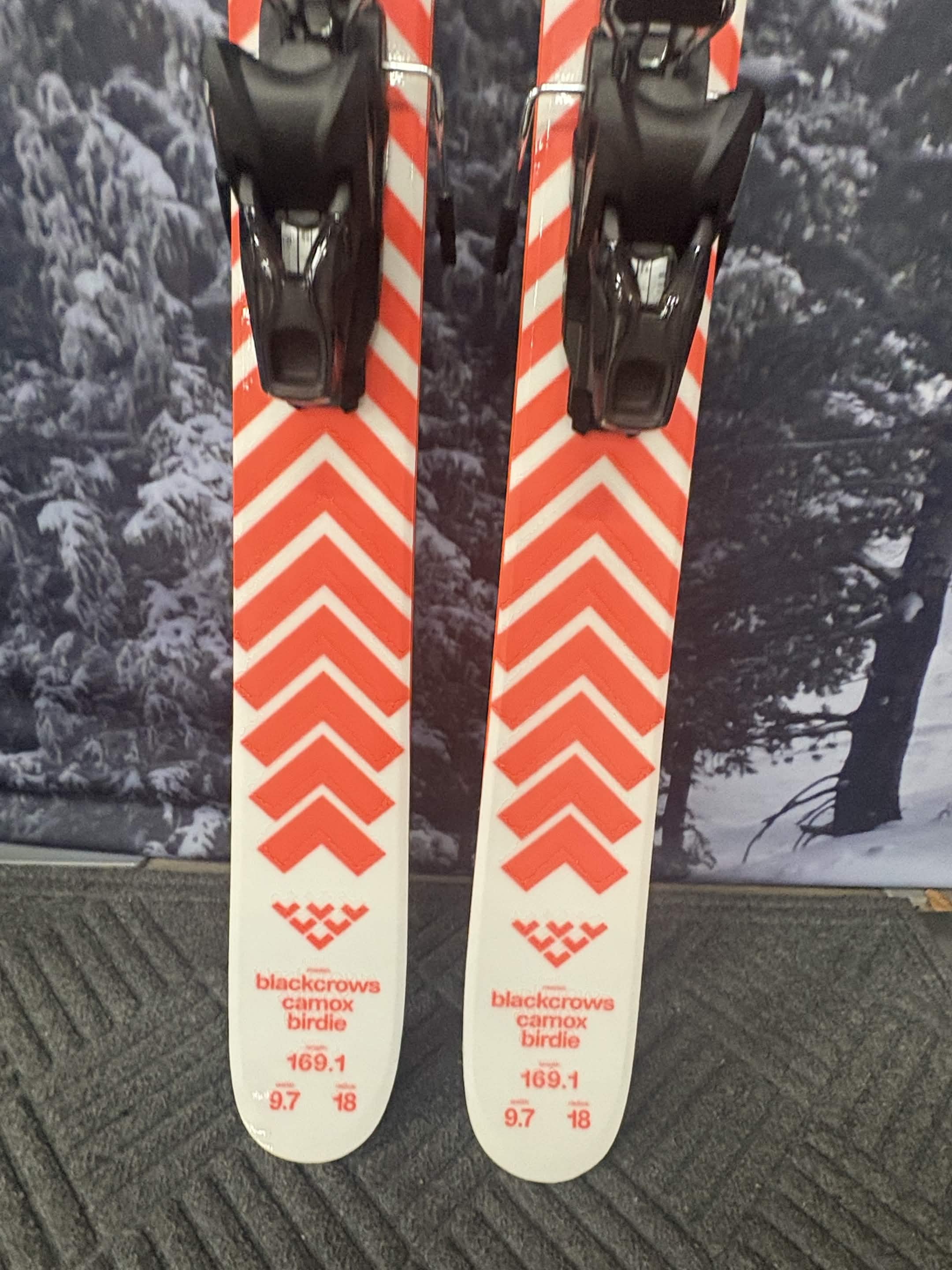 Black Crows Camox Birdie 169cm Skis w/ ATOMIC NR Strive 11 GW ATO Demo Binding - New 2027