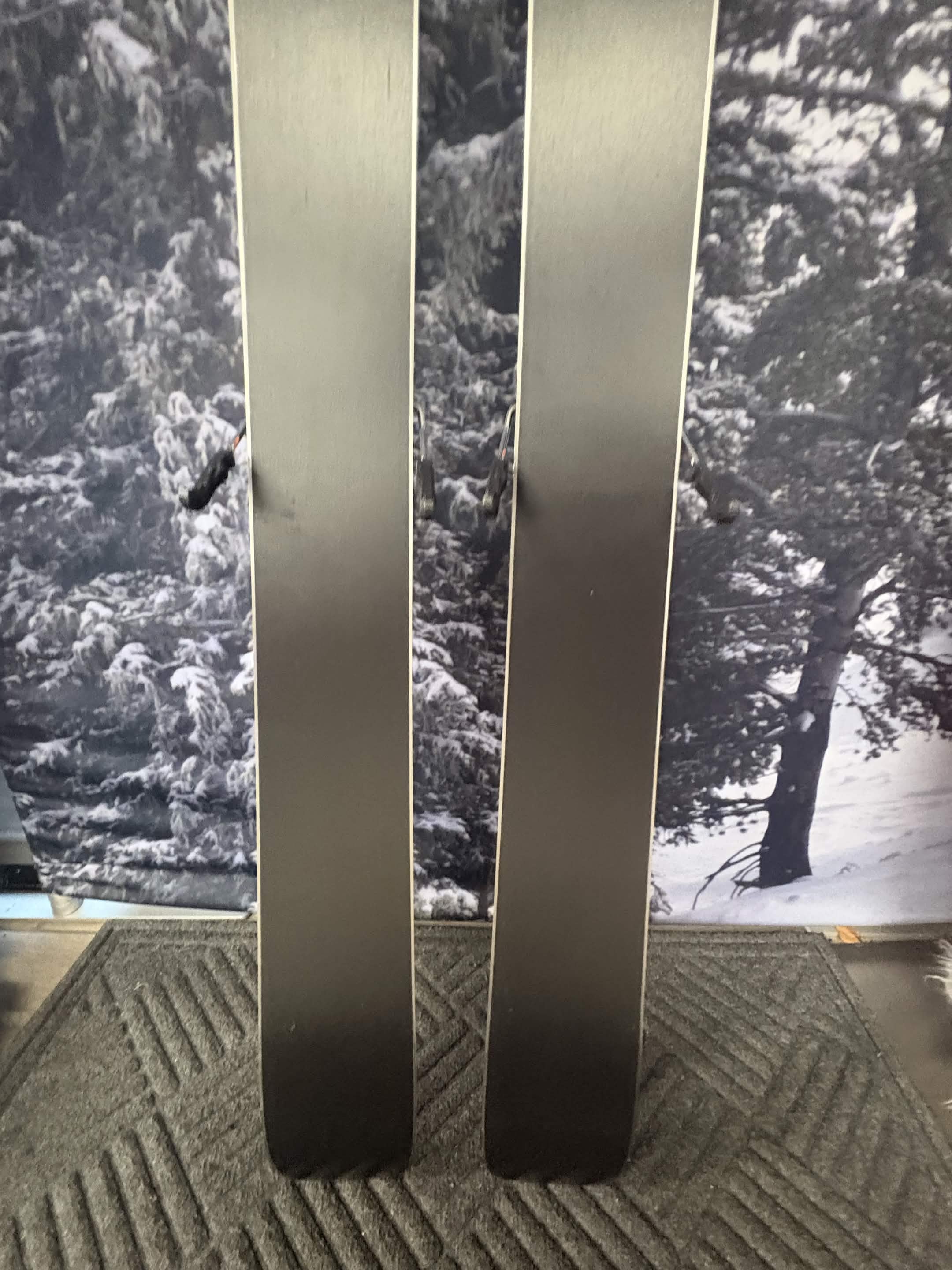 Black Crows Camox Birdie 169cm Skis w/ ATOMIC NR Strive 11 GW ATO Demo Binding - New 2027