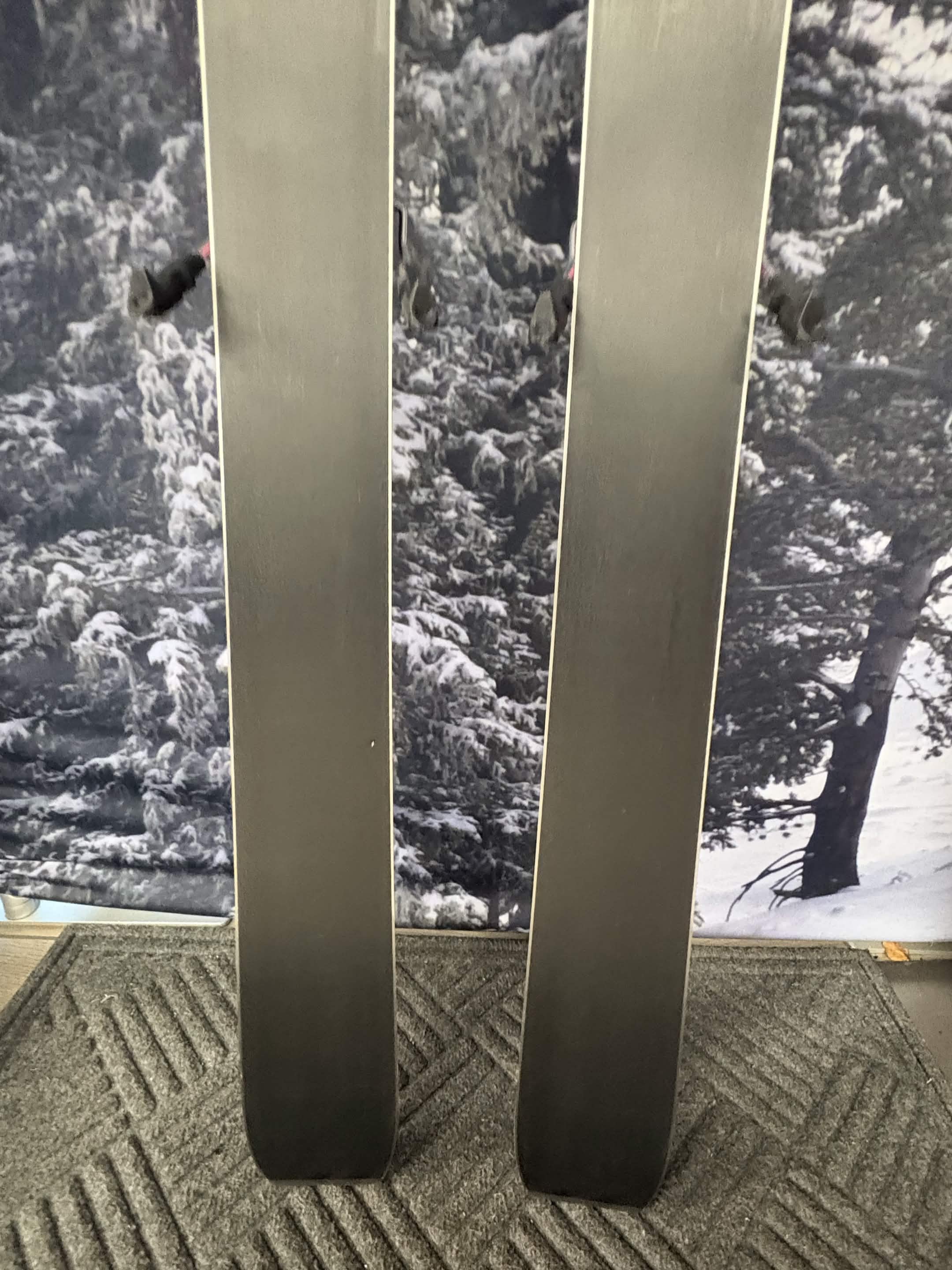 Black Crows Serpo 180cm Skis w/ ATOMIC NR Strive 13 GW ATO Demo Binding - New 2027