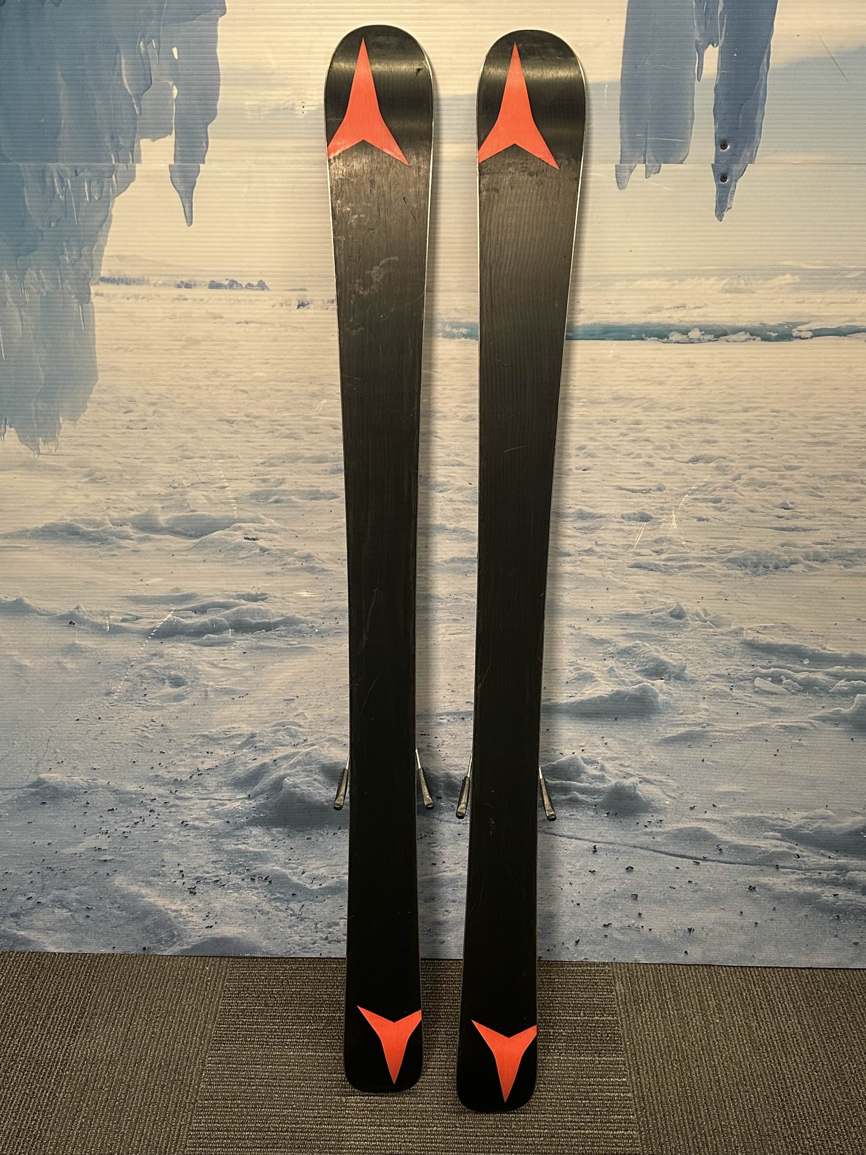 Used Atomic PUNX 140cm w/ Tyrolia LRX 7.5 Bindings