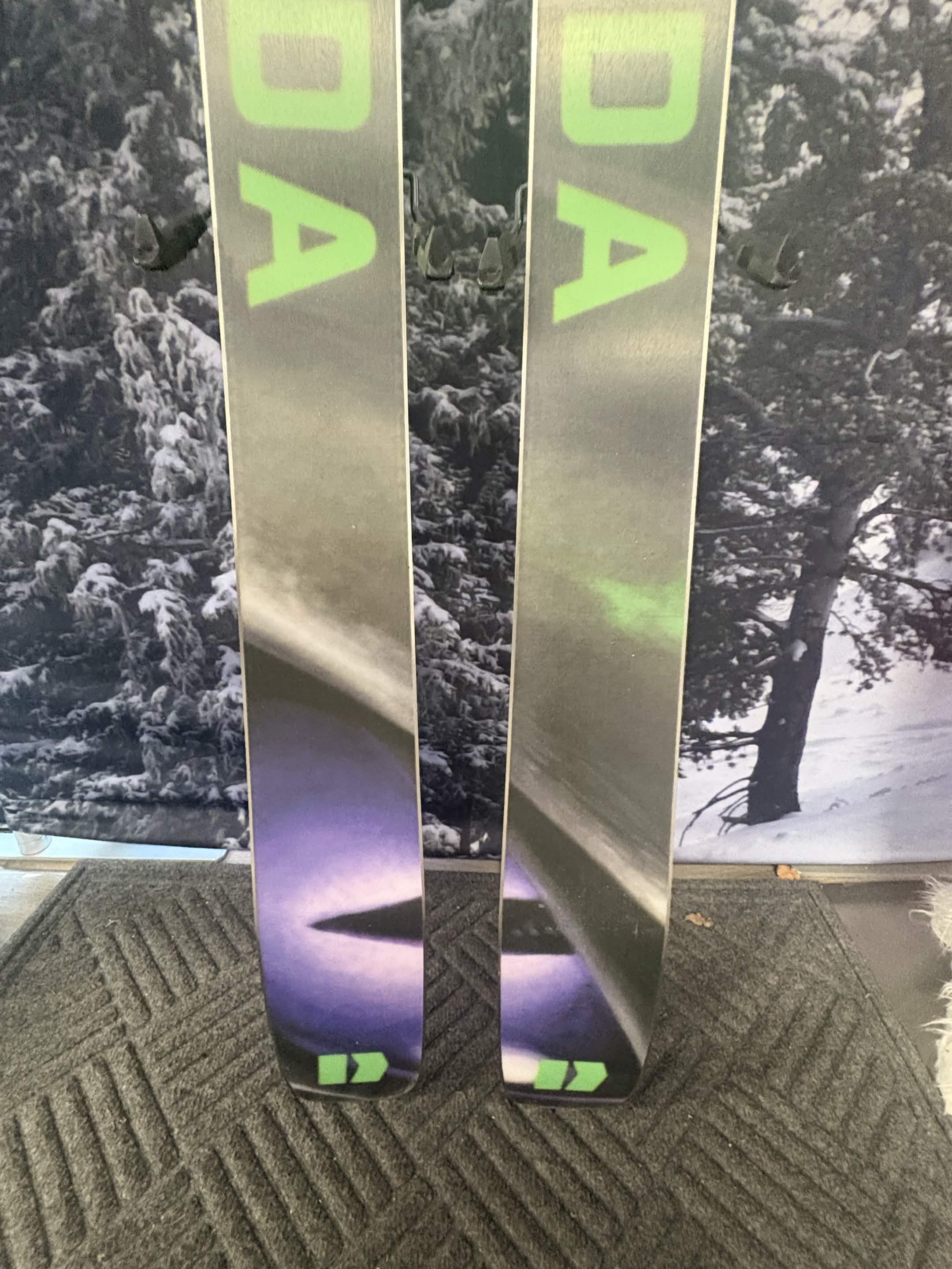 Armada ARV 100 Madsteez 172cm Skis w/ ATOMIC NR Strive 13 GW ATO Demo Binding - New 2027