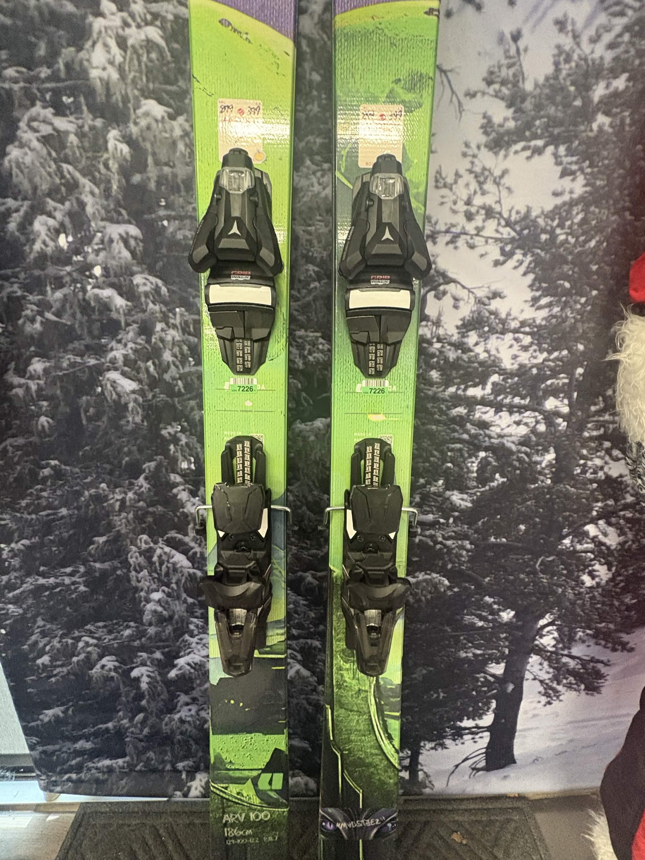 Armada ARV 100 Madsteez 186cm Skis w/ ATOMIC NR Strive 13 GW ATO Demo Binding - New 2027