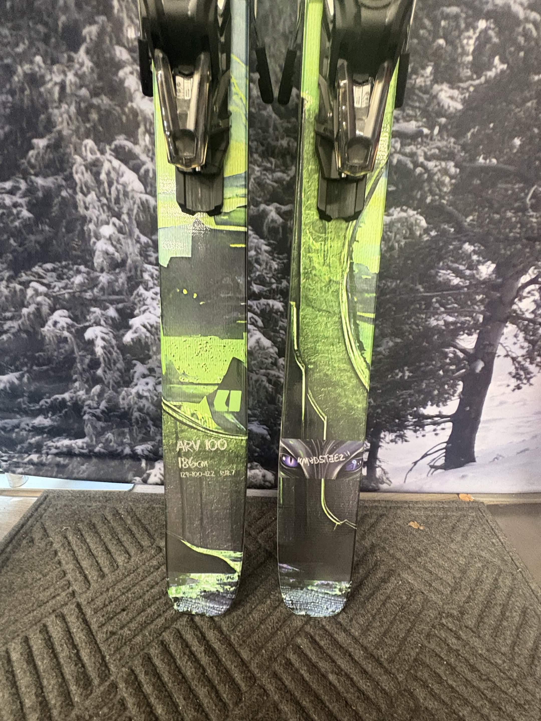 Armada ARV 100 Madsteez 186cm Skis w/ ATOMIC NR Strive 13 GW ATO Demo Binding - New 2027