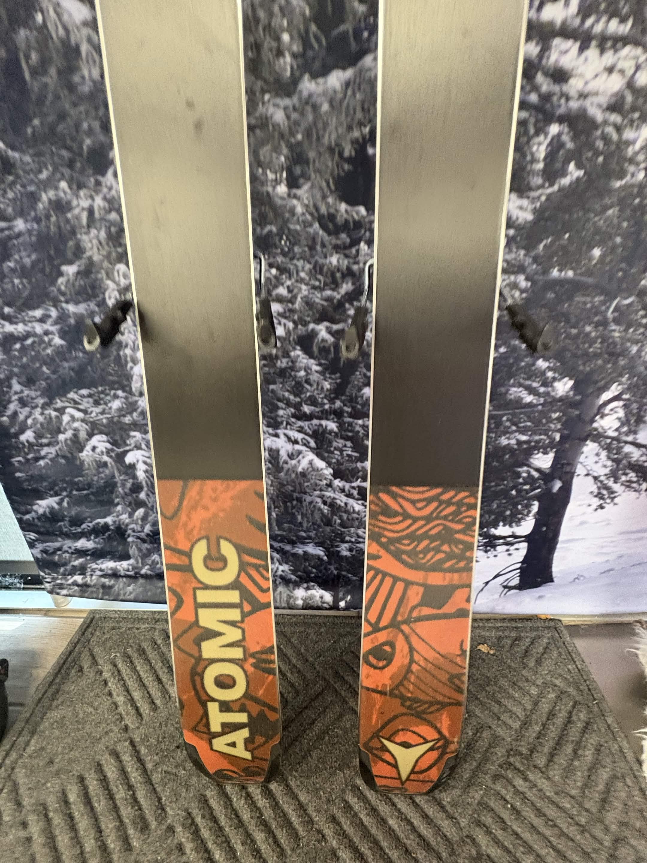 Atomic Bent Chetler 100 172cm Skis w/ ATOMIC NR Strive 13 GW ATO Demo Binding - New 2027