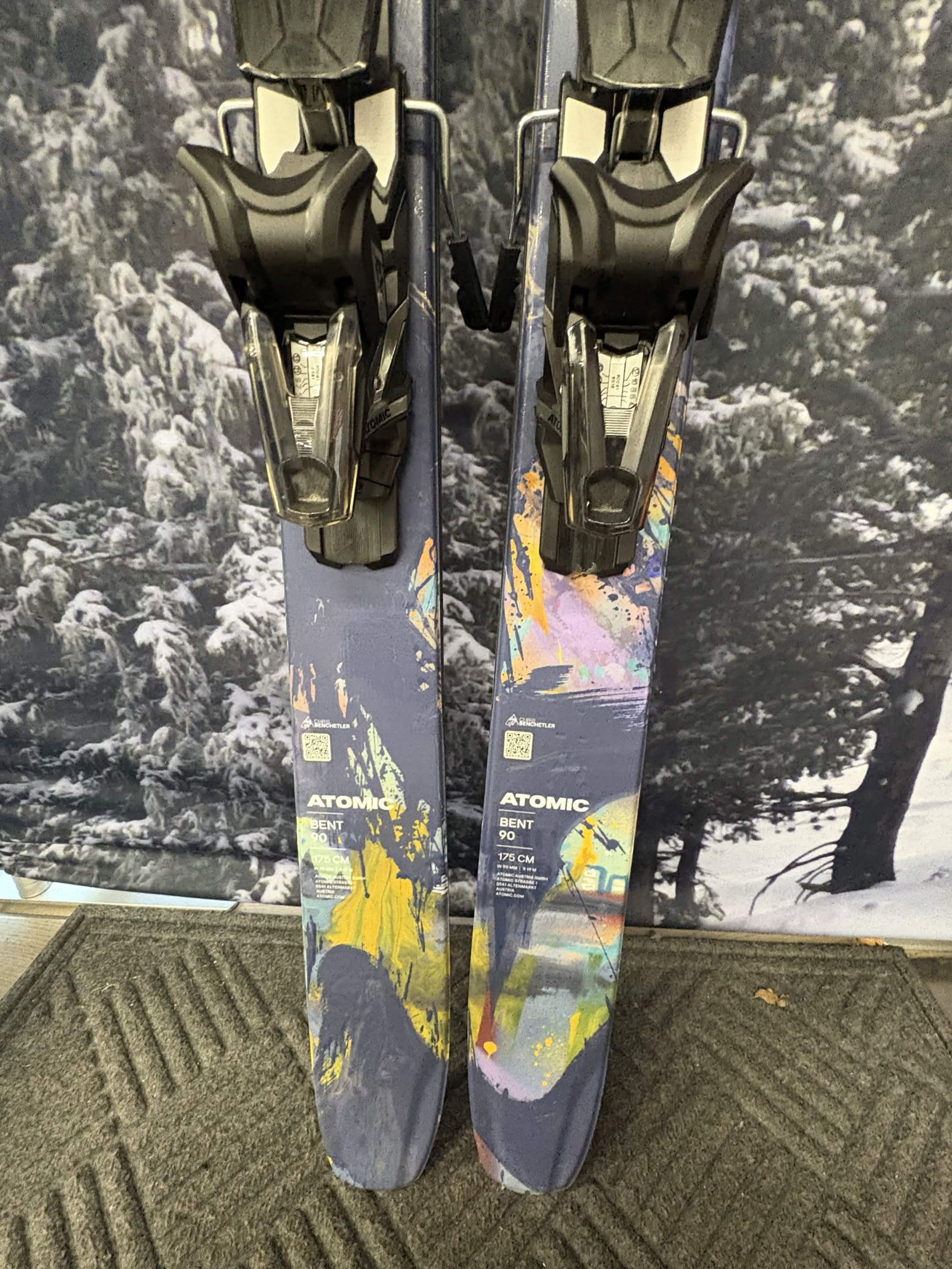Atomic Bent Chetler 90 175cm Skis w/ ATOMIC NR Strive 13 GW ATO Demo Binding - New 2027