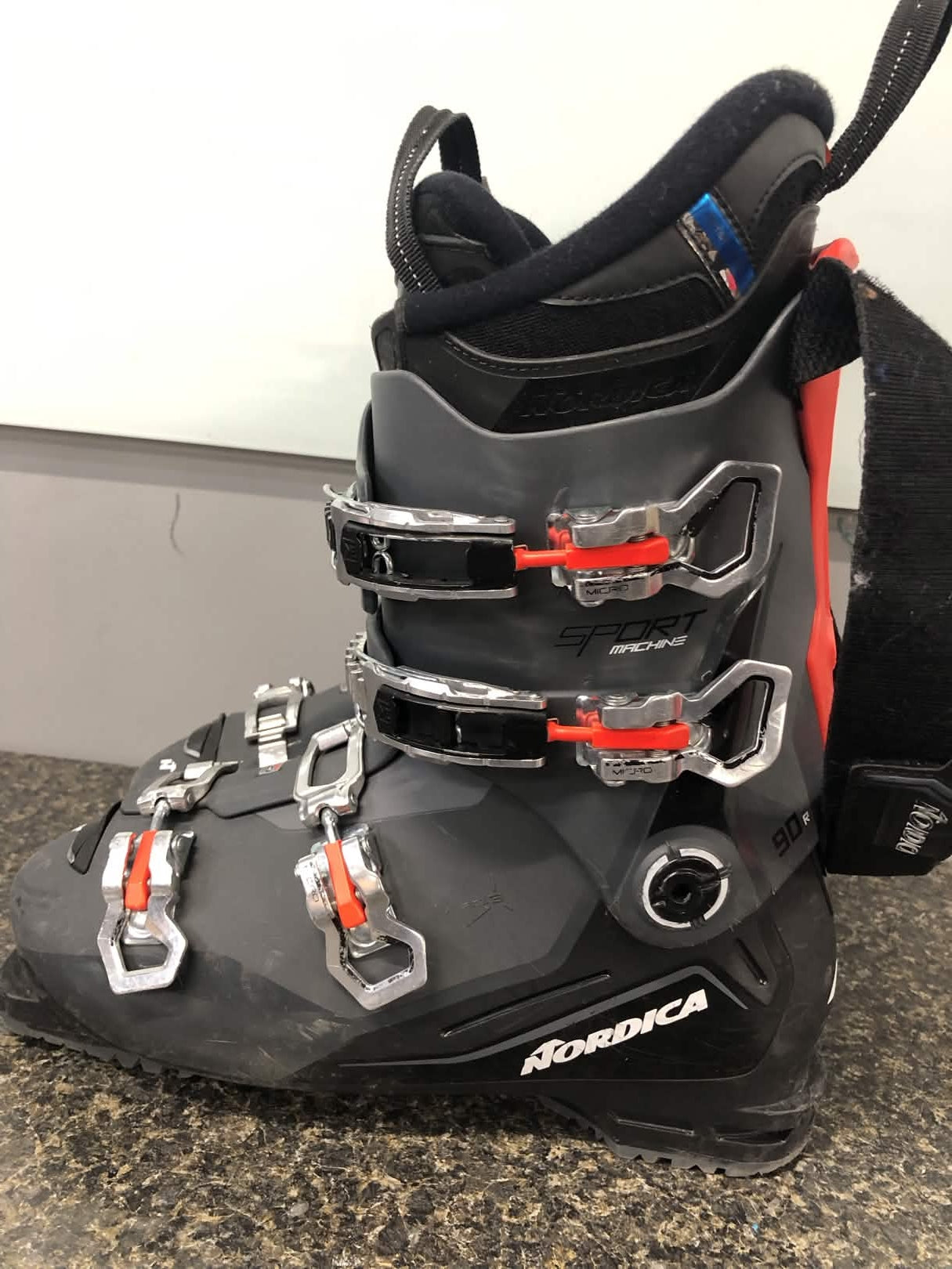 Used Nordica Sportmachine 90R GW 29.0MP Ski Boot