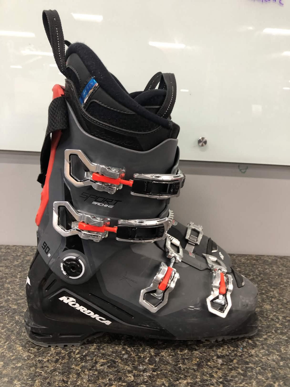 Used Nordica Sportmachine 90R GW 29.0MP Ski Boot