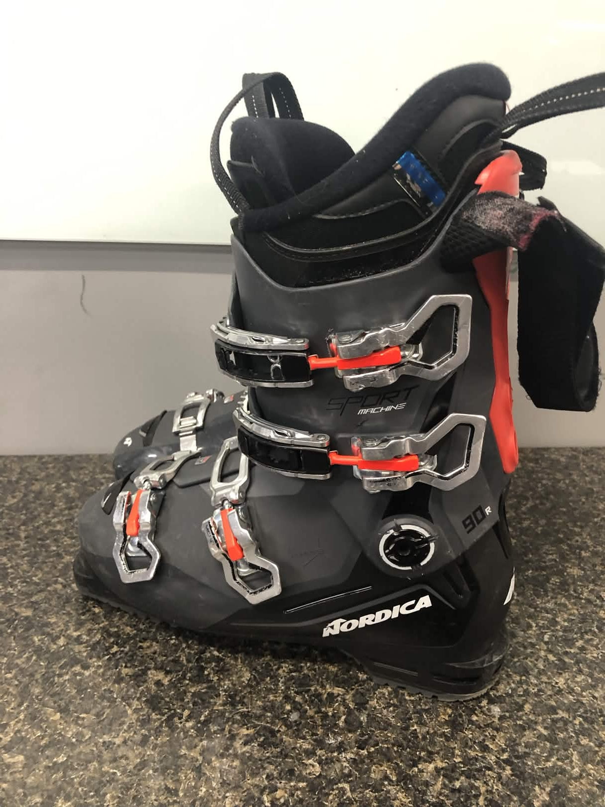 Used Nordica Sportmachine 90R GW 26.0MP Ski Boot