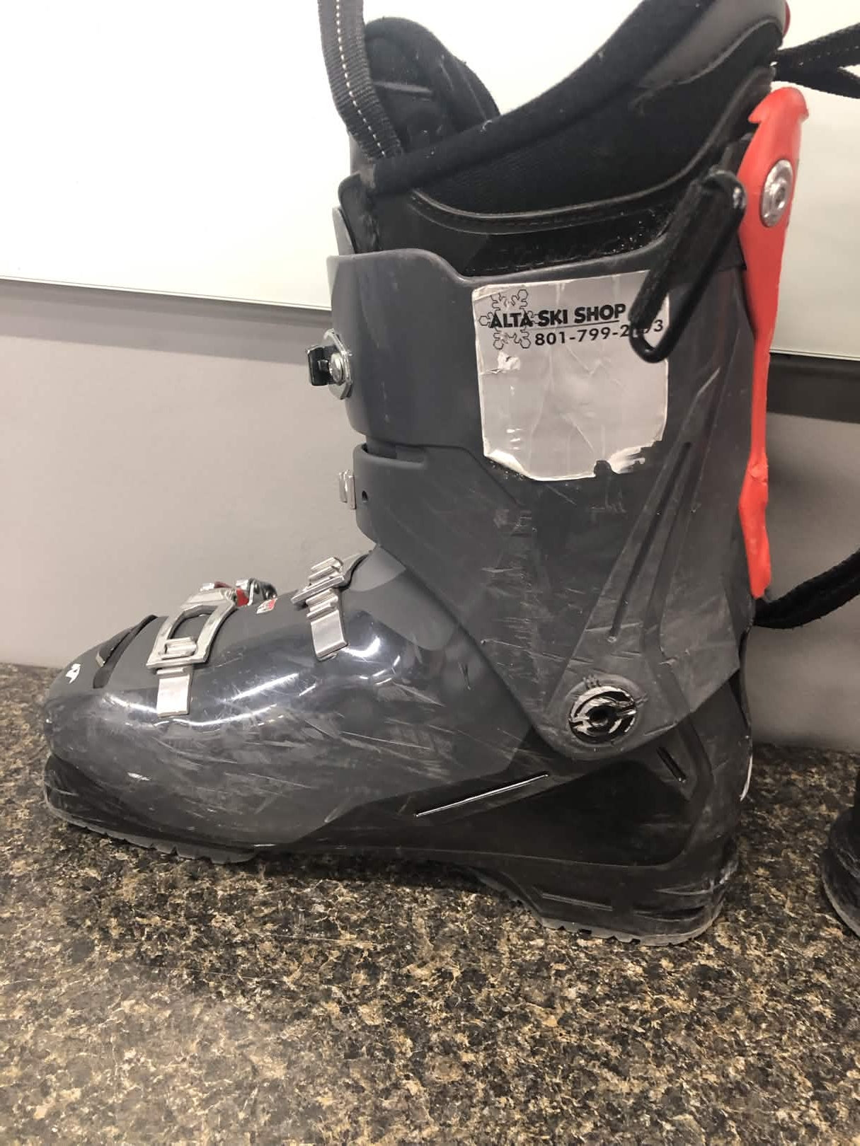 Used Nordica Sportmachine 90R GW 26.0MP Ski Boot