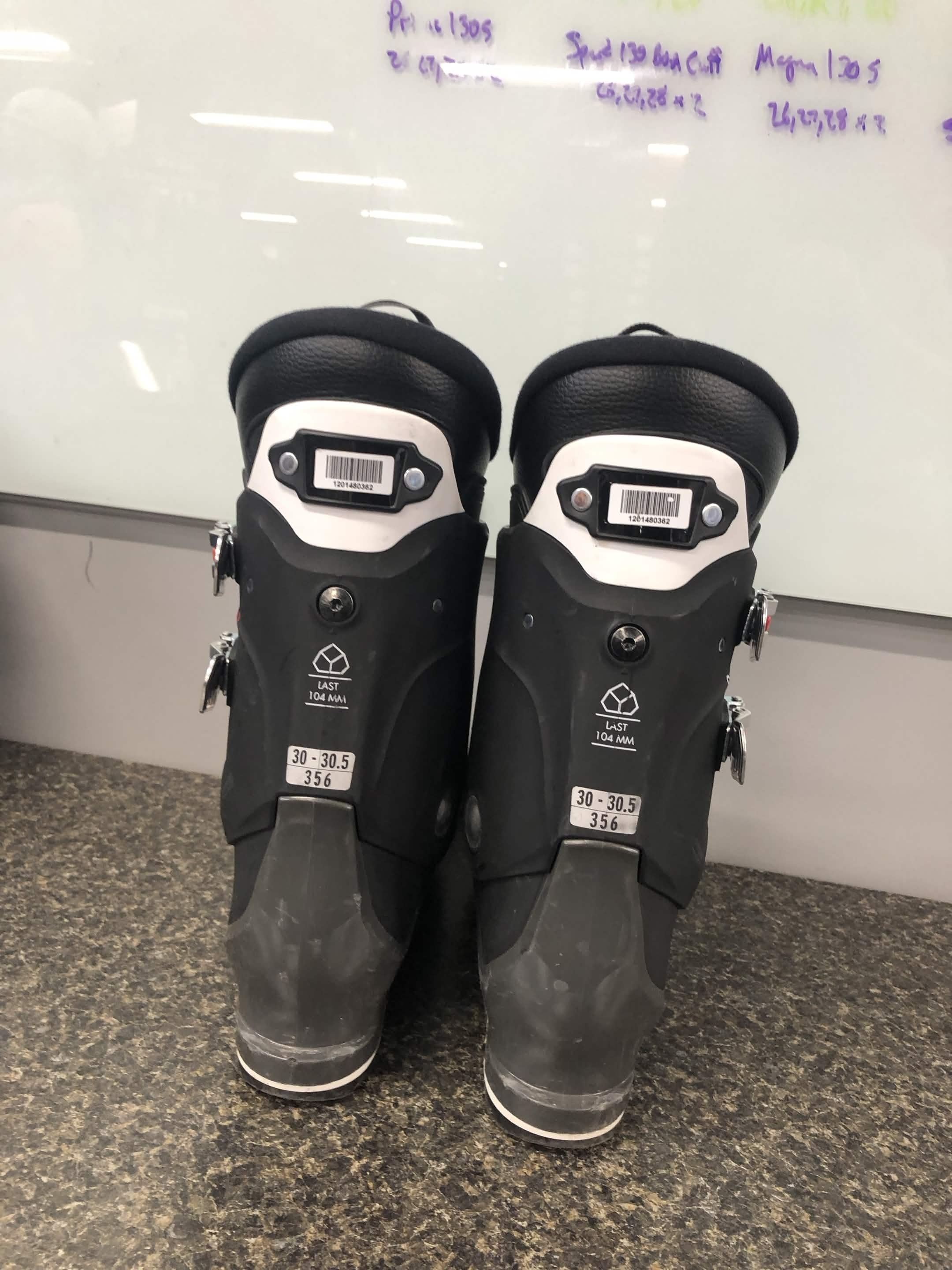 Used Salomon Distance 60 Ski Boot - 30.5MP