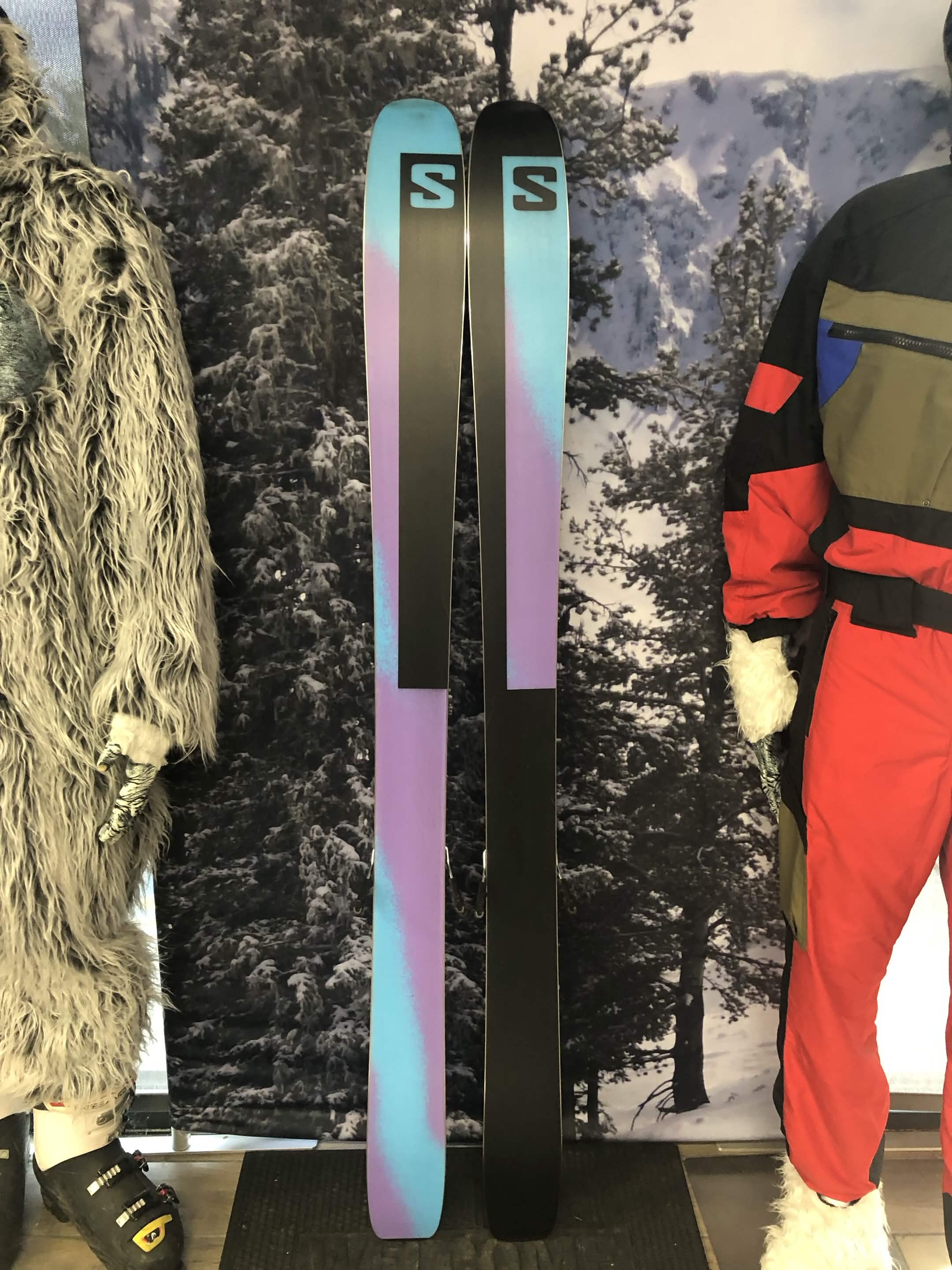 Used 2025 Salomon QST Echo Skis - 173cm w/ adjustable Salomon Strive 13 Bindings