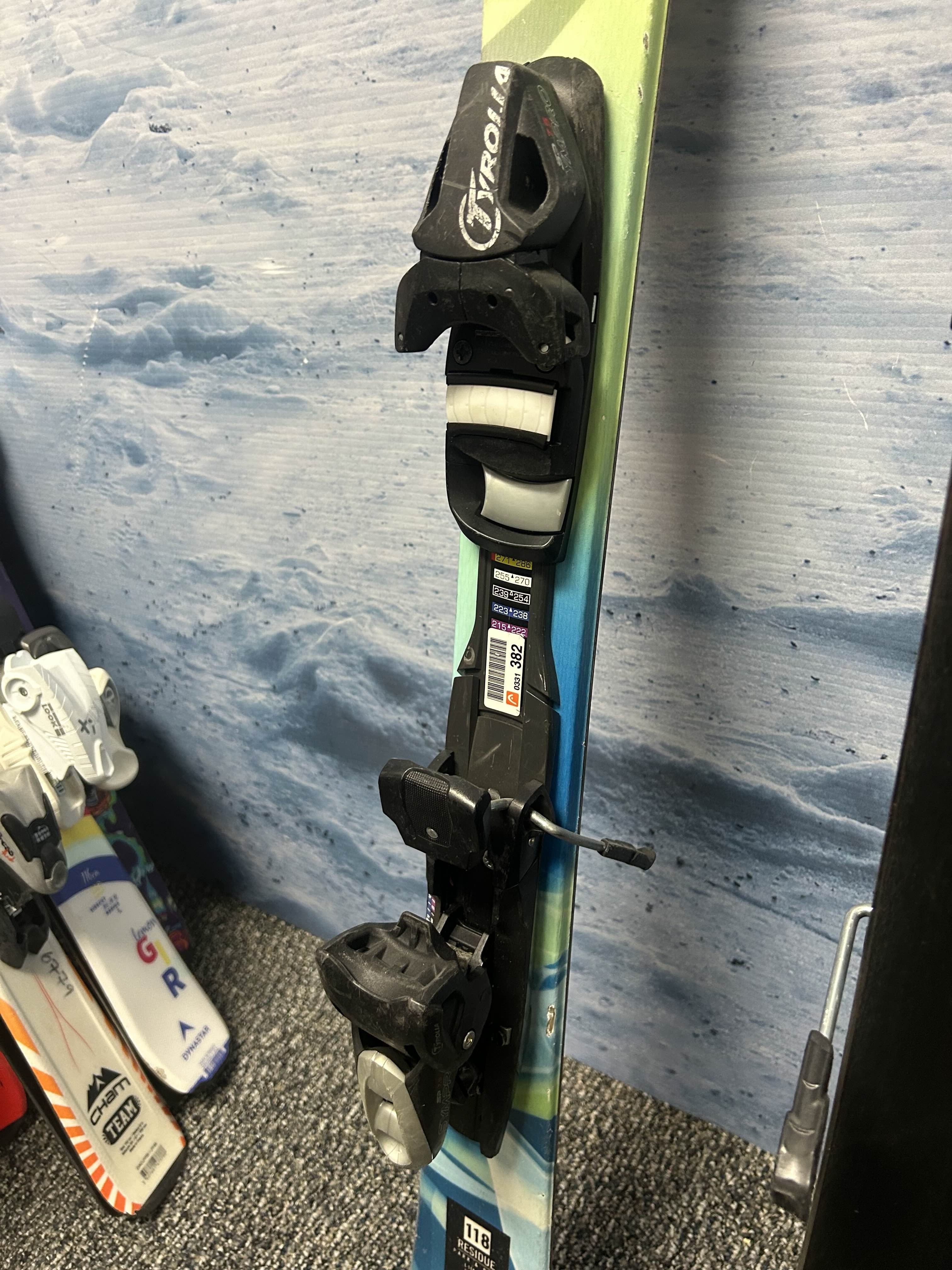 Used Head Residue 118cm Jr Skis w/ Tyrolia SP 7.5 Demo Binding