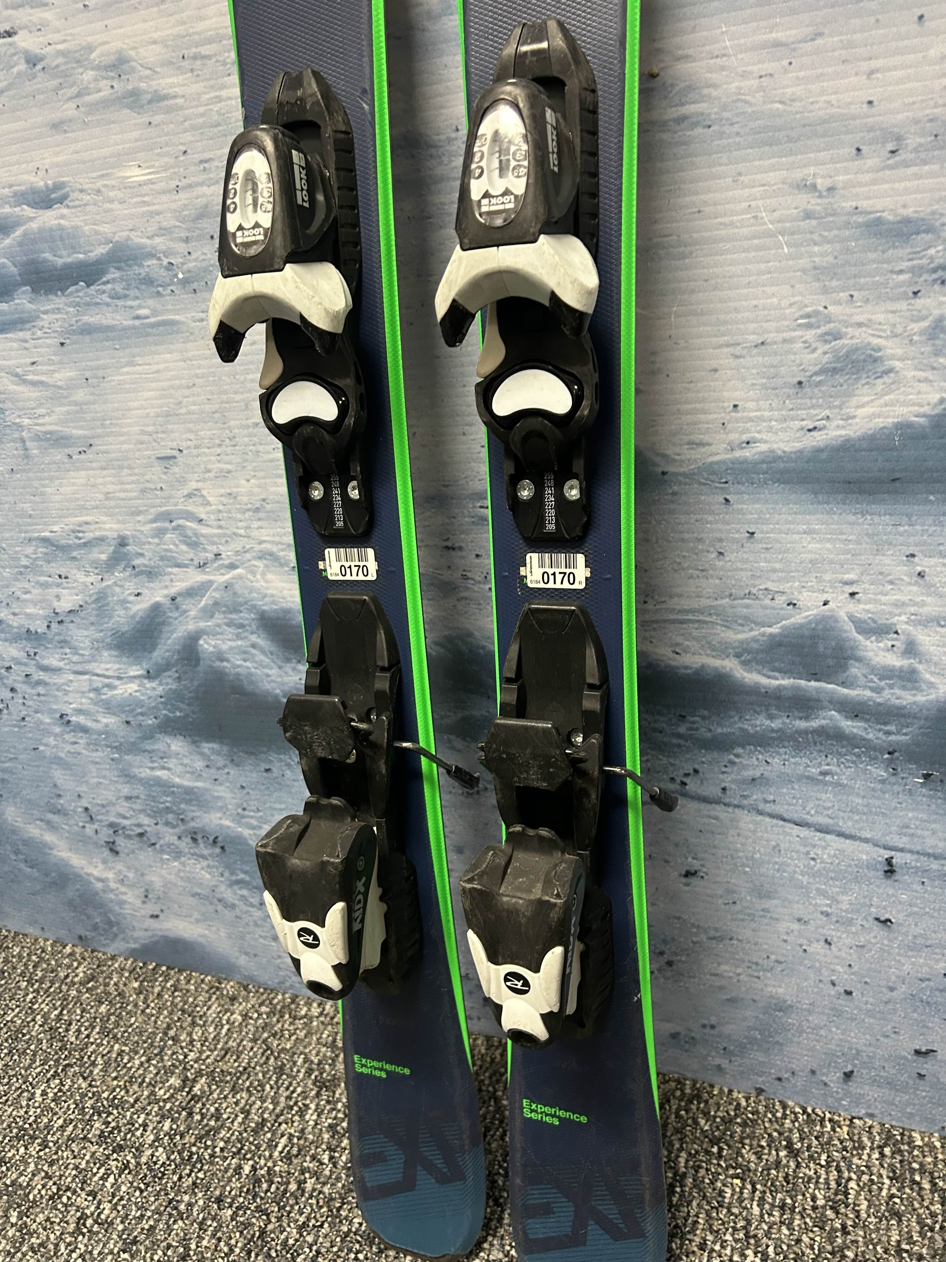 Used Rossignol Exp.PRO 105cm Jr Skis w/ Look Kid X4.5 Demo Binding