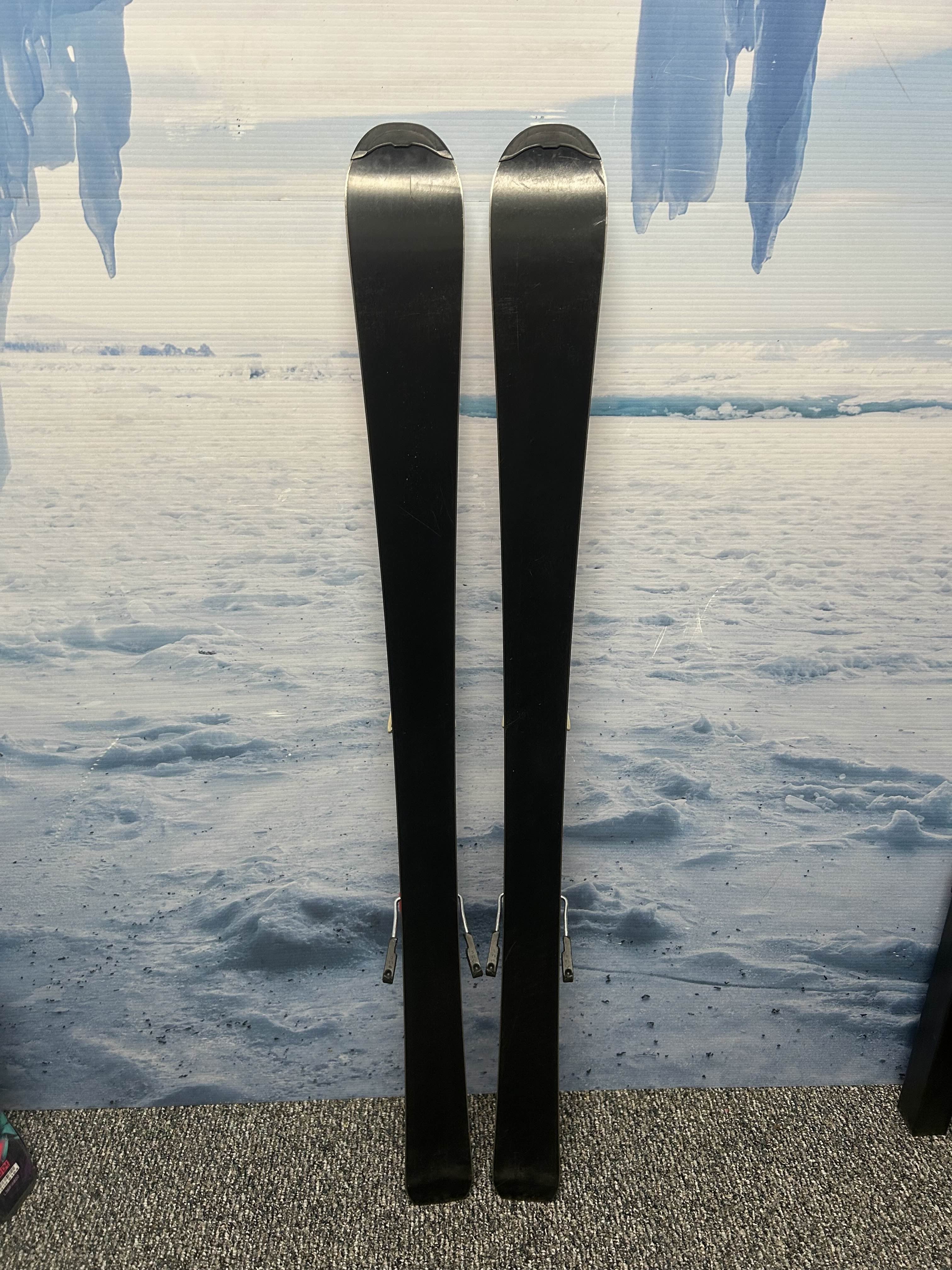 Used Atomic Redster 130cm Jr Skis w/ XTE 7 Demo Binding