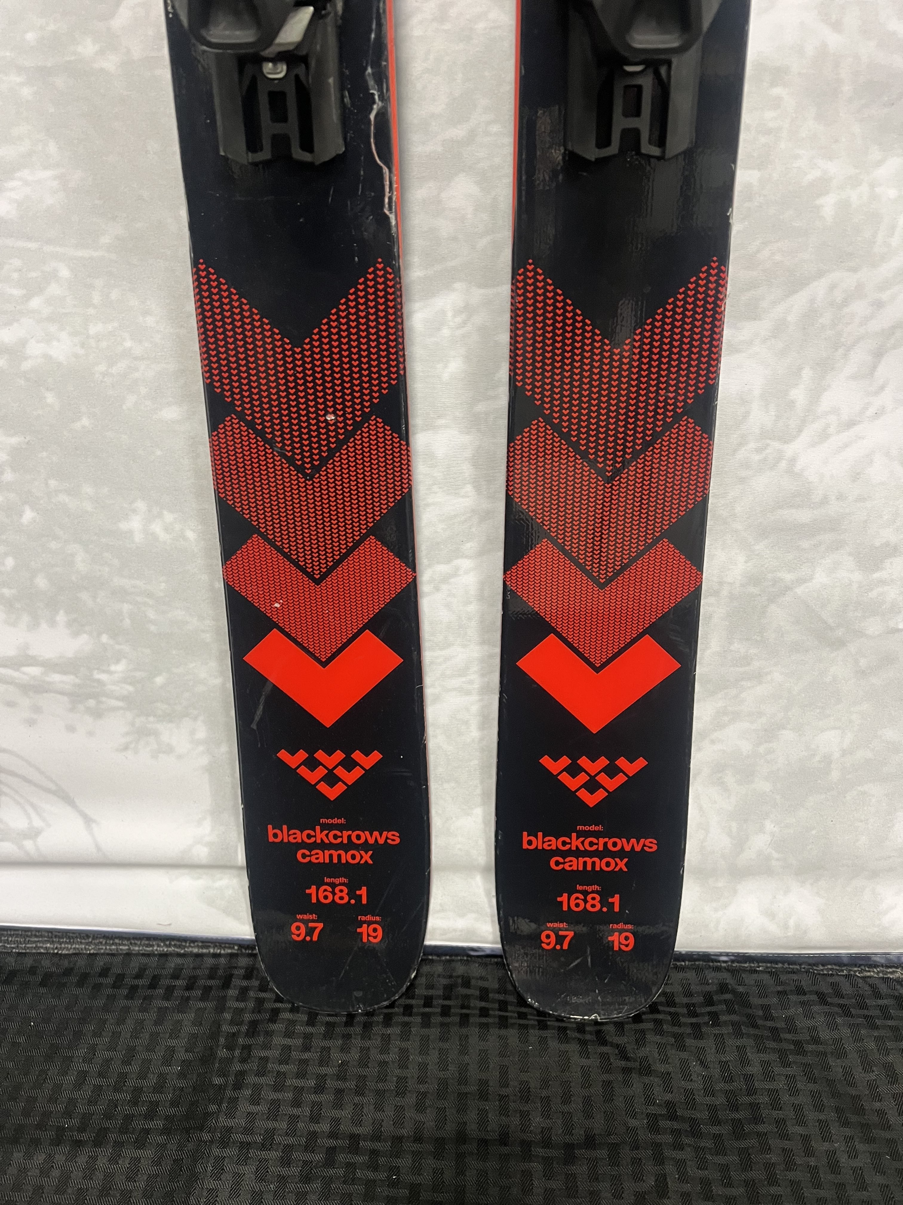 Used Black Crows Camox 2025 Skis 168cm w/ Tyrolia Attack 11 Demo Bindings