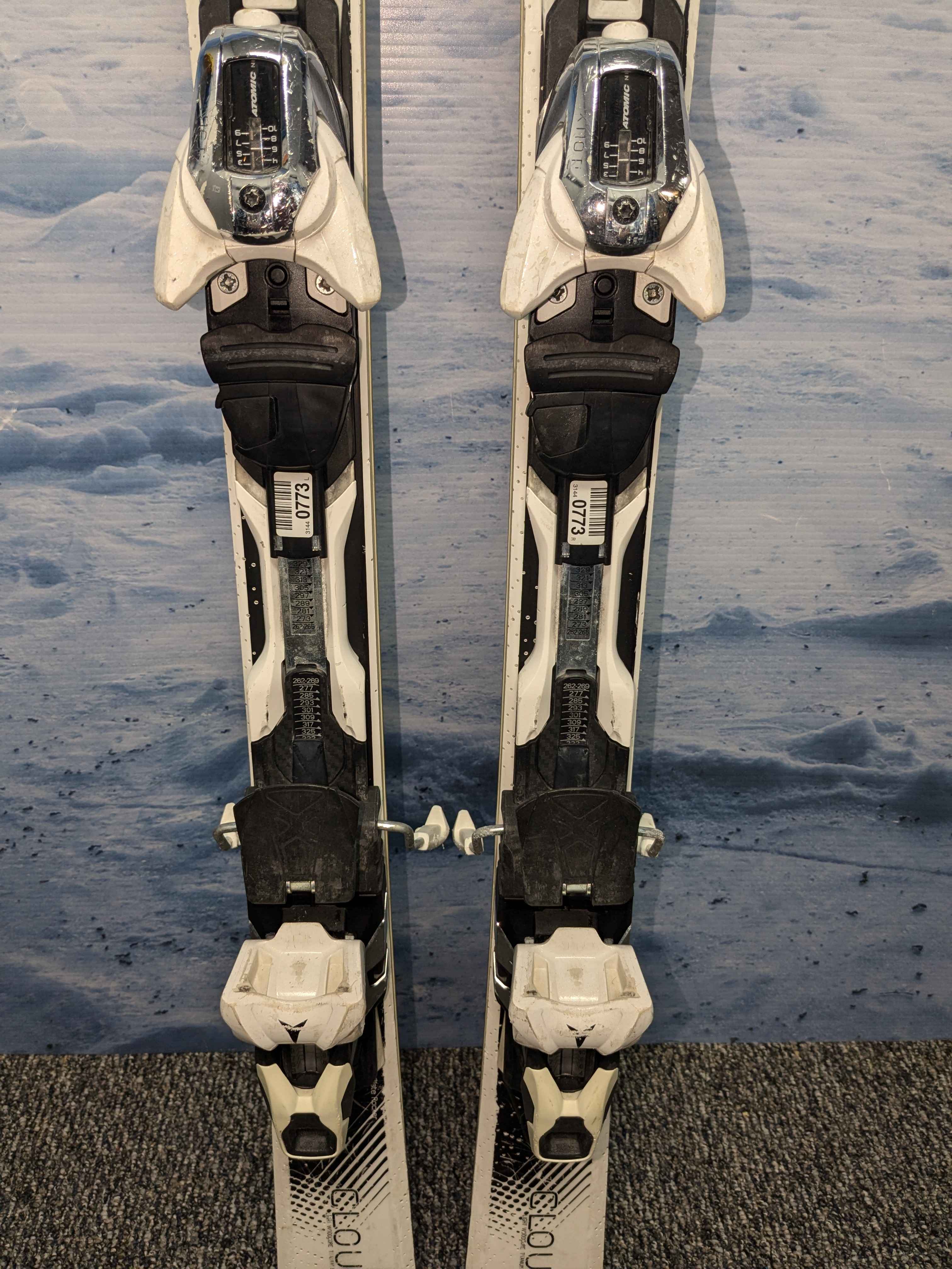 Used Atomic Cloud 11 148cm Women Skis w/ Atomic S10TI Demo Binding