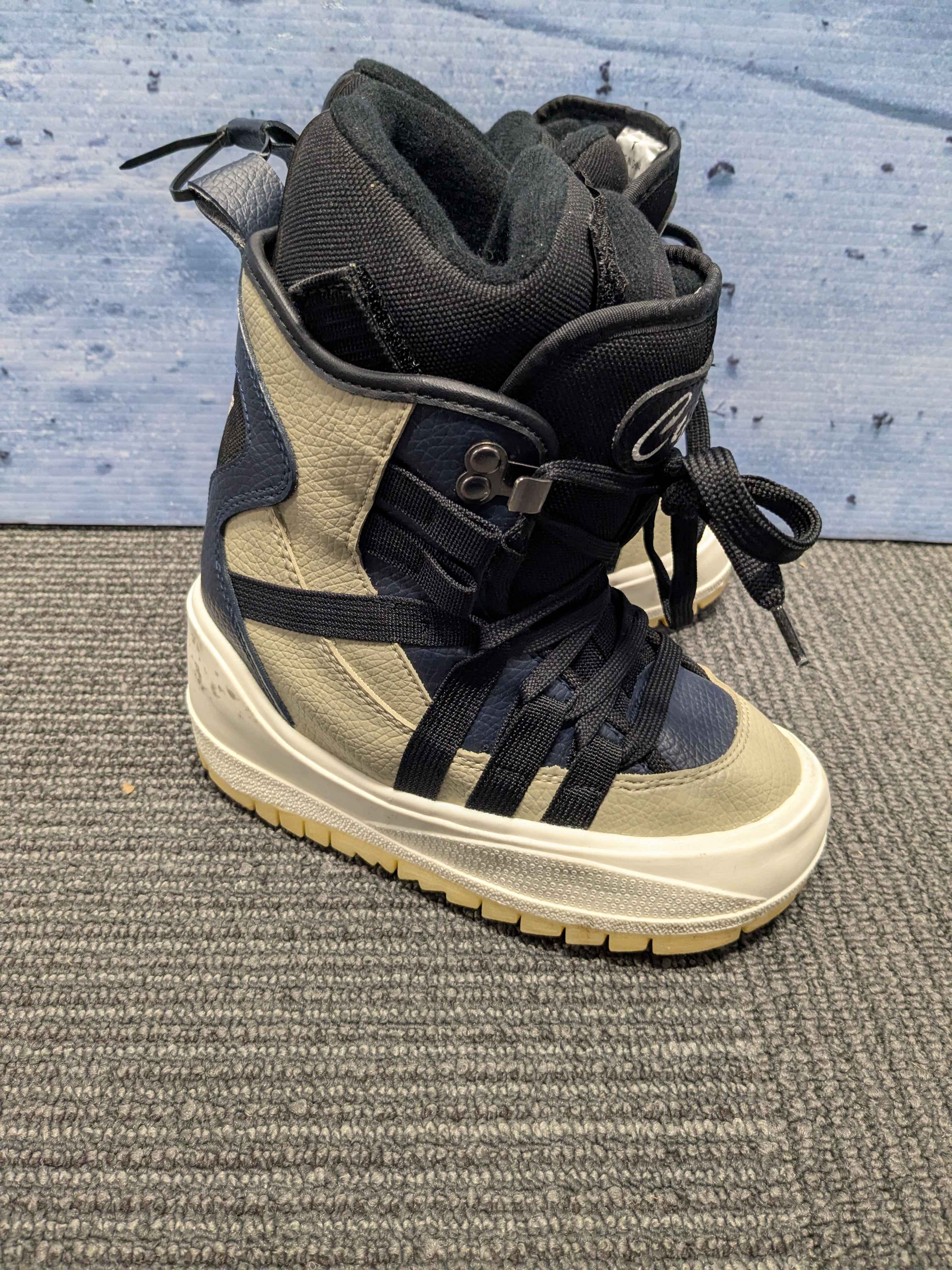 Lightly Used Custom Buster JR Size 1 Snowboard Boot