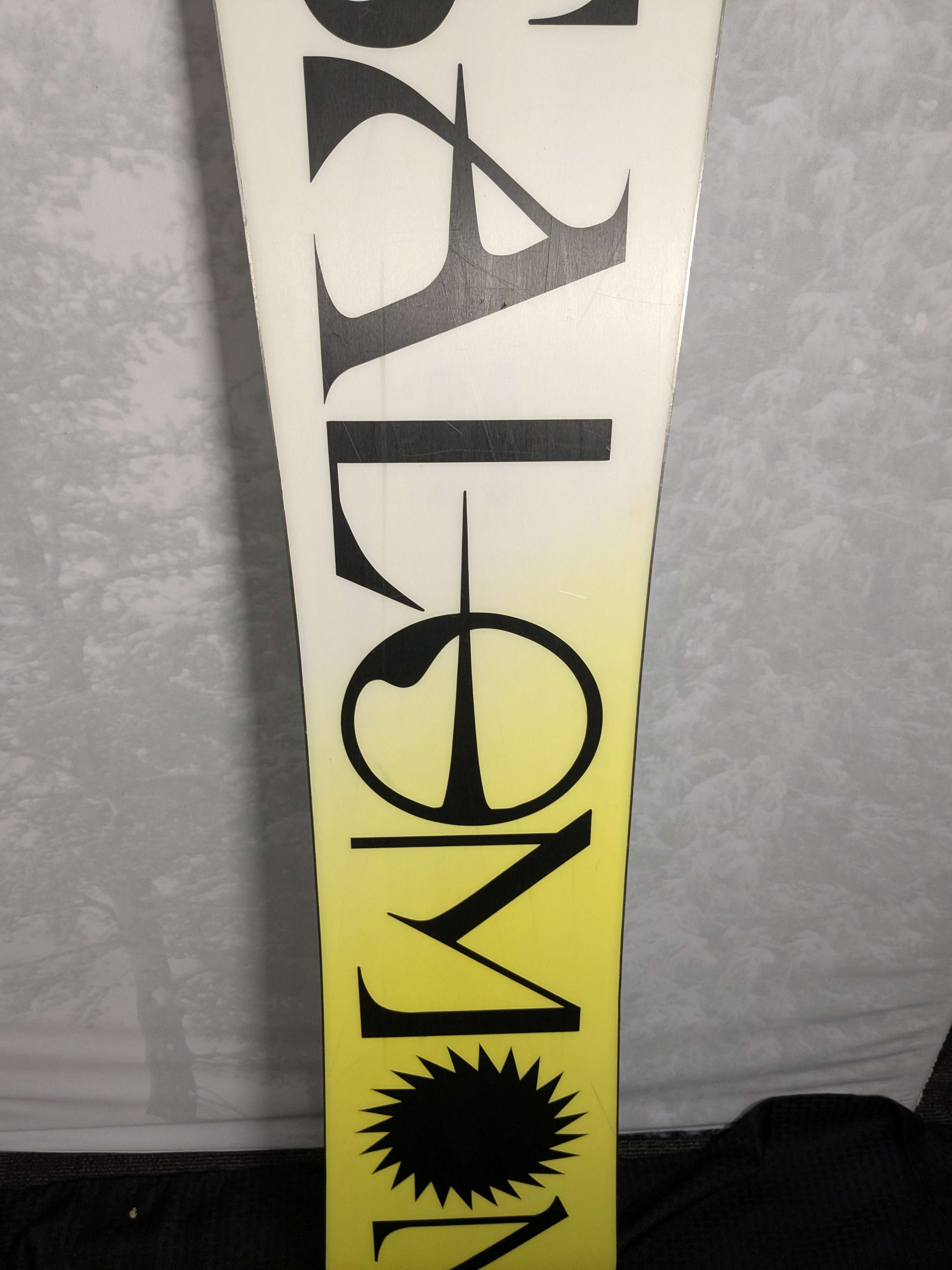 Used 2024 Salomon Assassin 153cm Snowboard