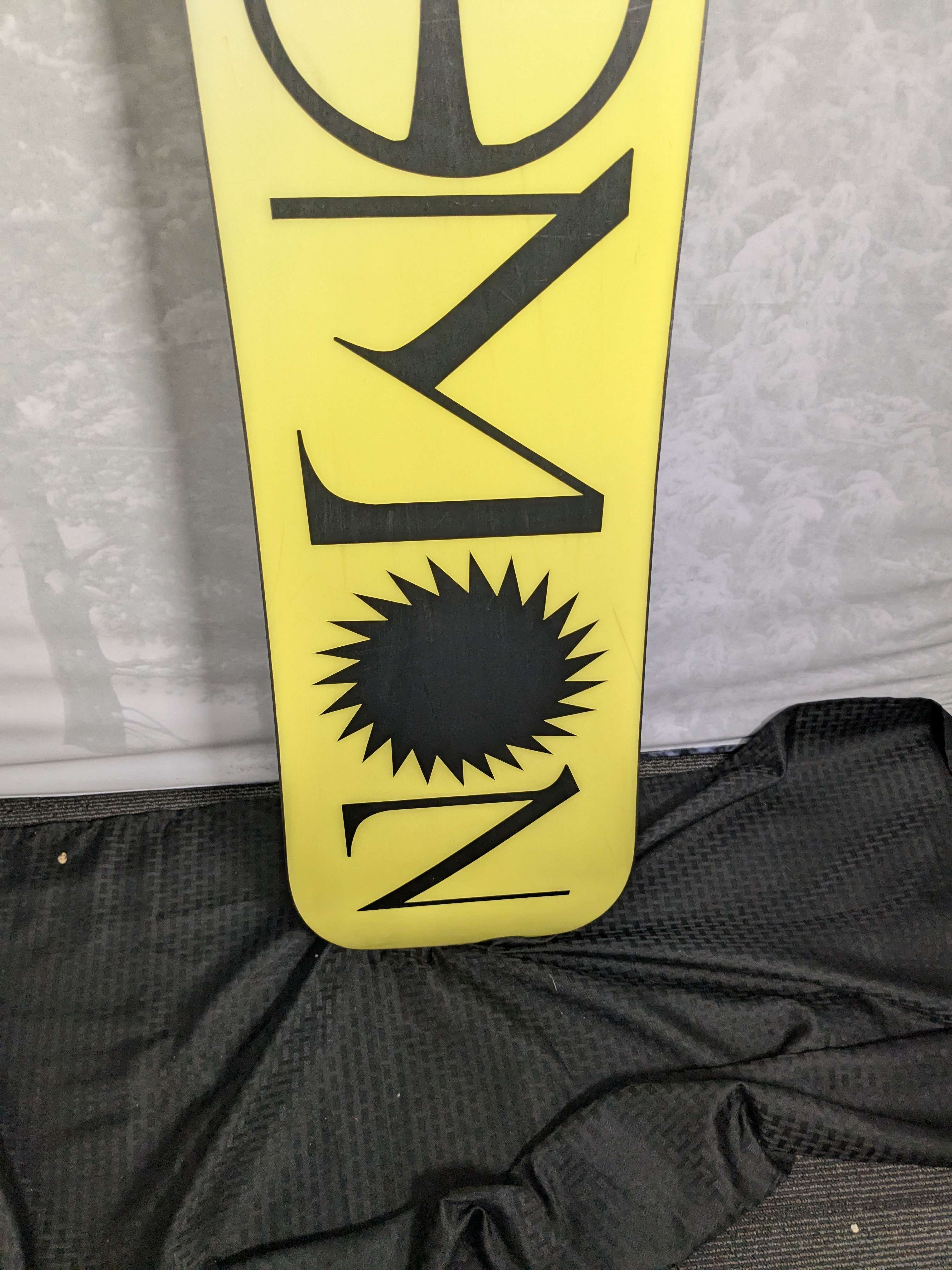 Used 2024 Salomon Assassin 153cm Snowboard