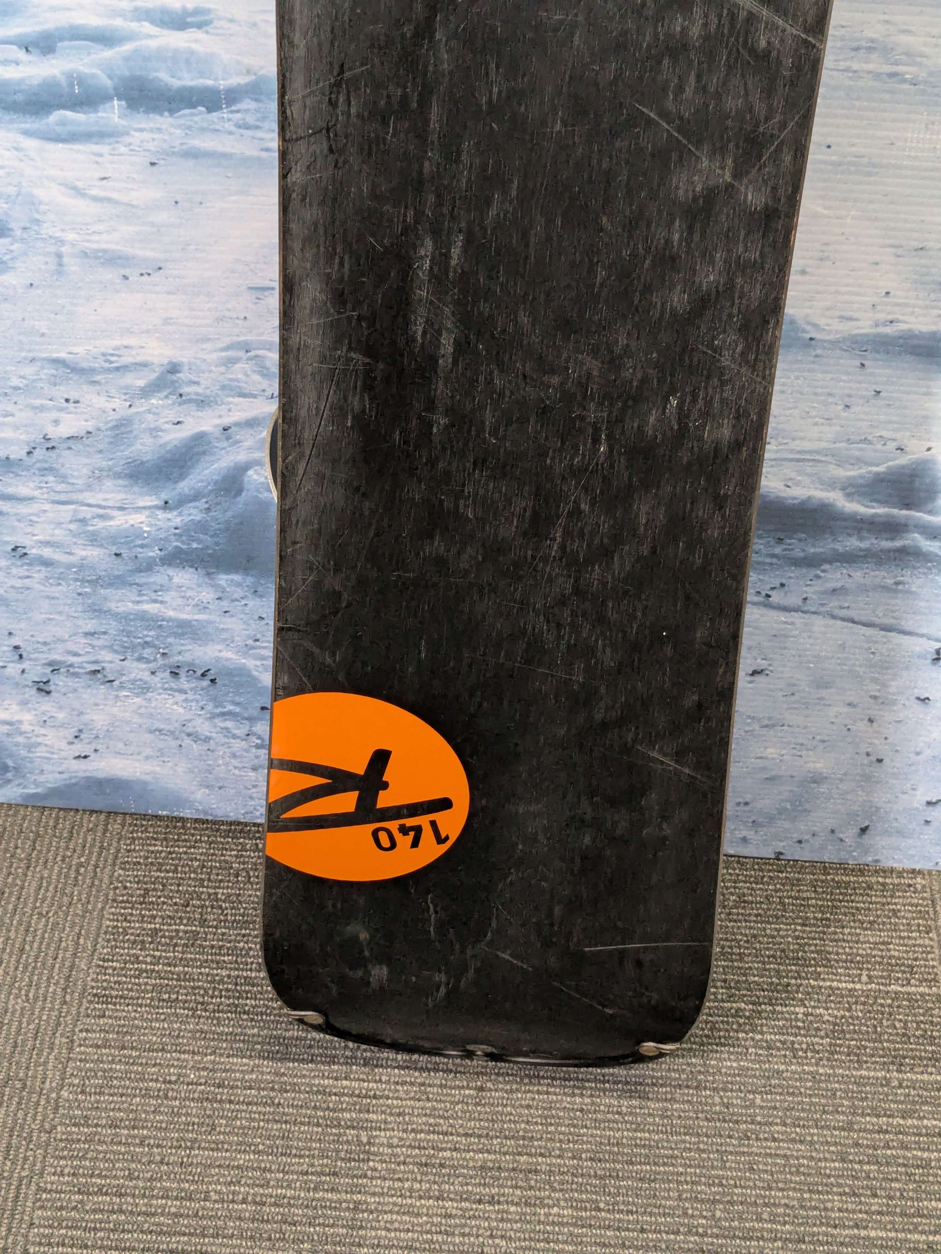 Heavily Used Rossingnol EXP W 140cm Snowboard W/ Head Small Binding