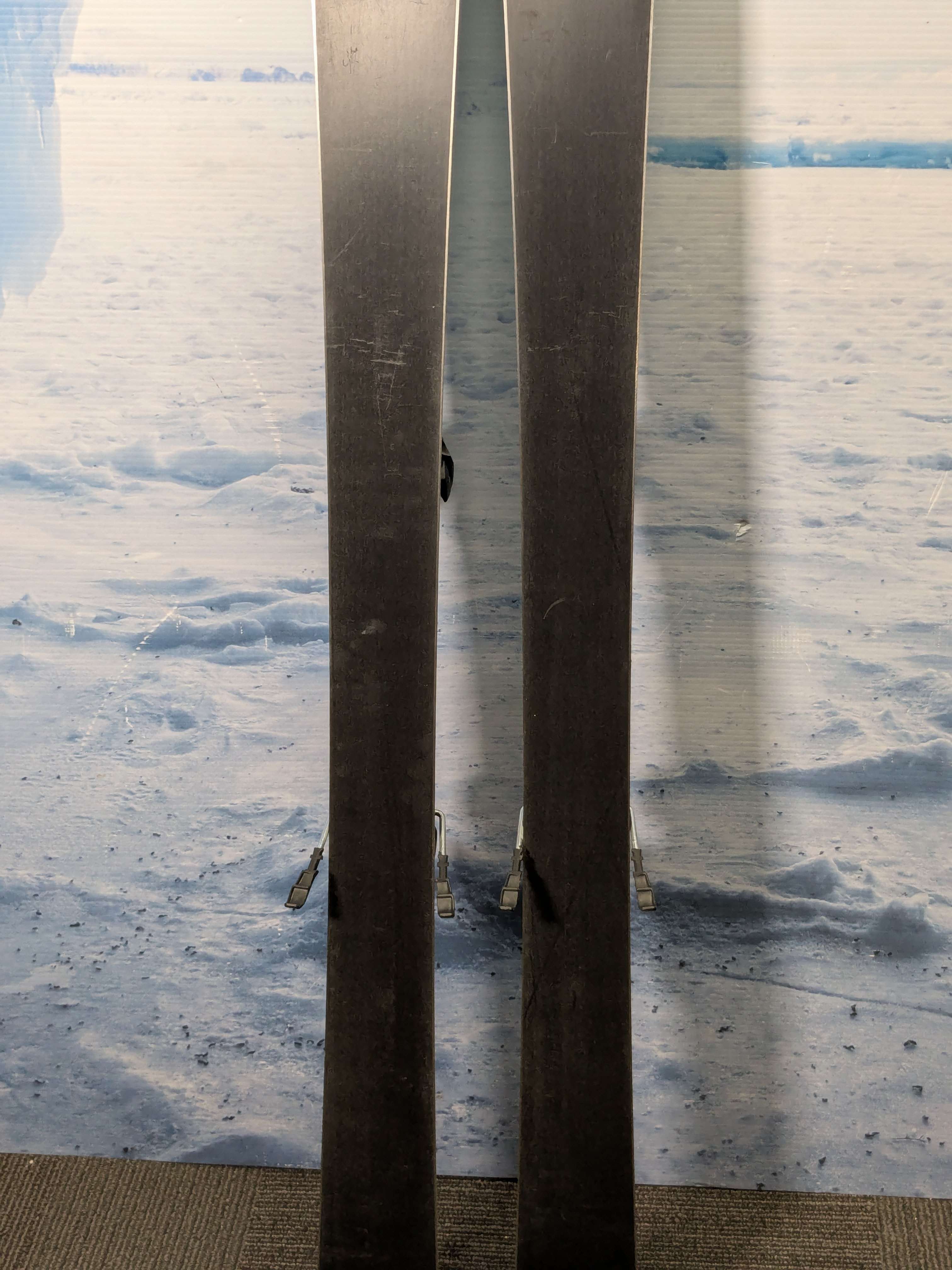 Used Ski Volkl Yumi 154cm w/ Marker Squire TCX 11 Demo Bindings