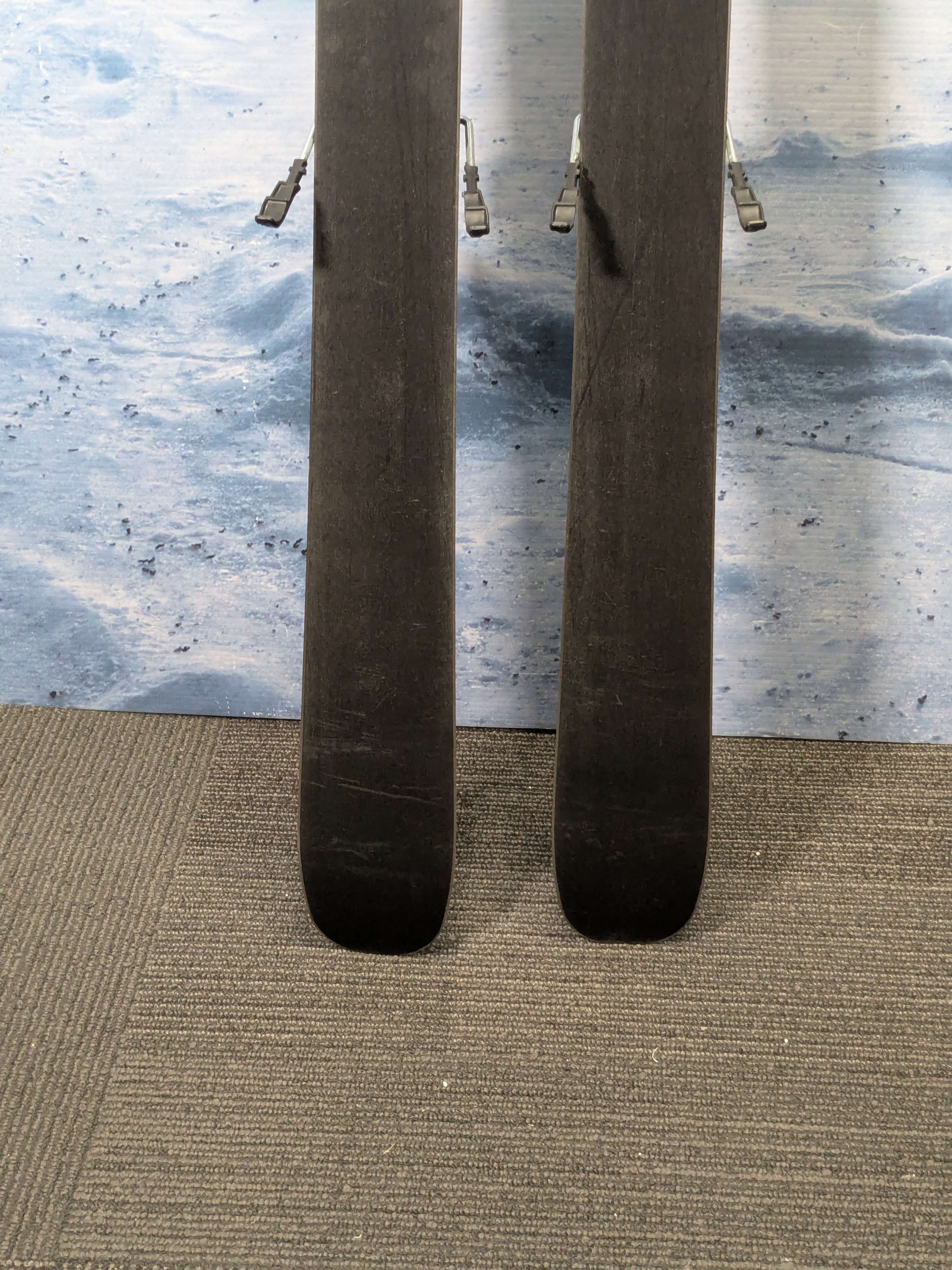 Used Ski Volkl Yumi 154cm w/ Marker Squire TCX 11 Demo Bindings