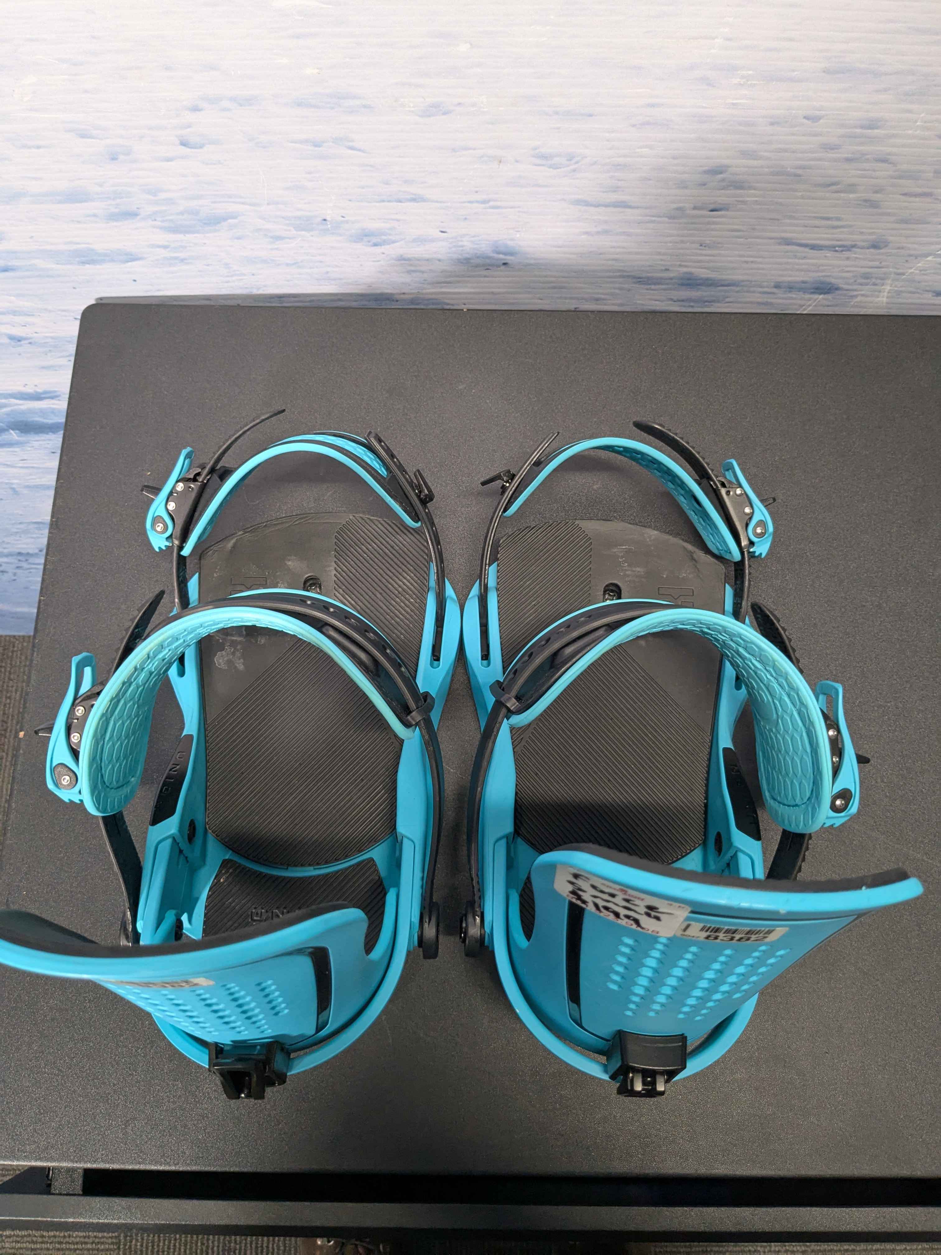 Lightly Used Union Force Small Blue Snowboard Binding