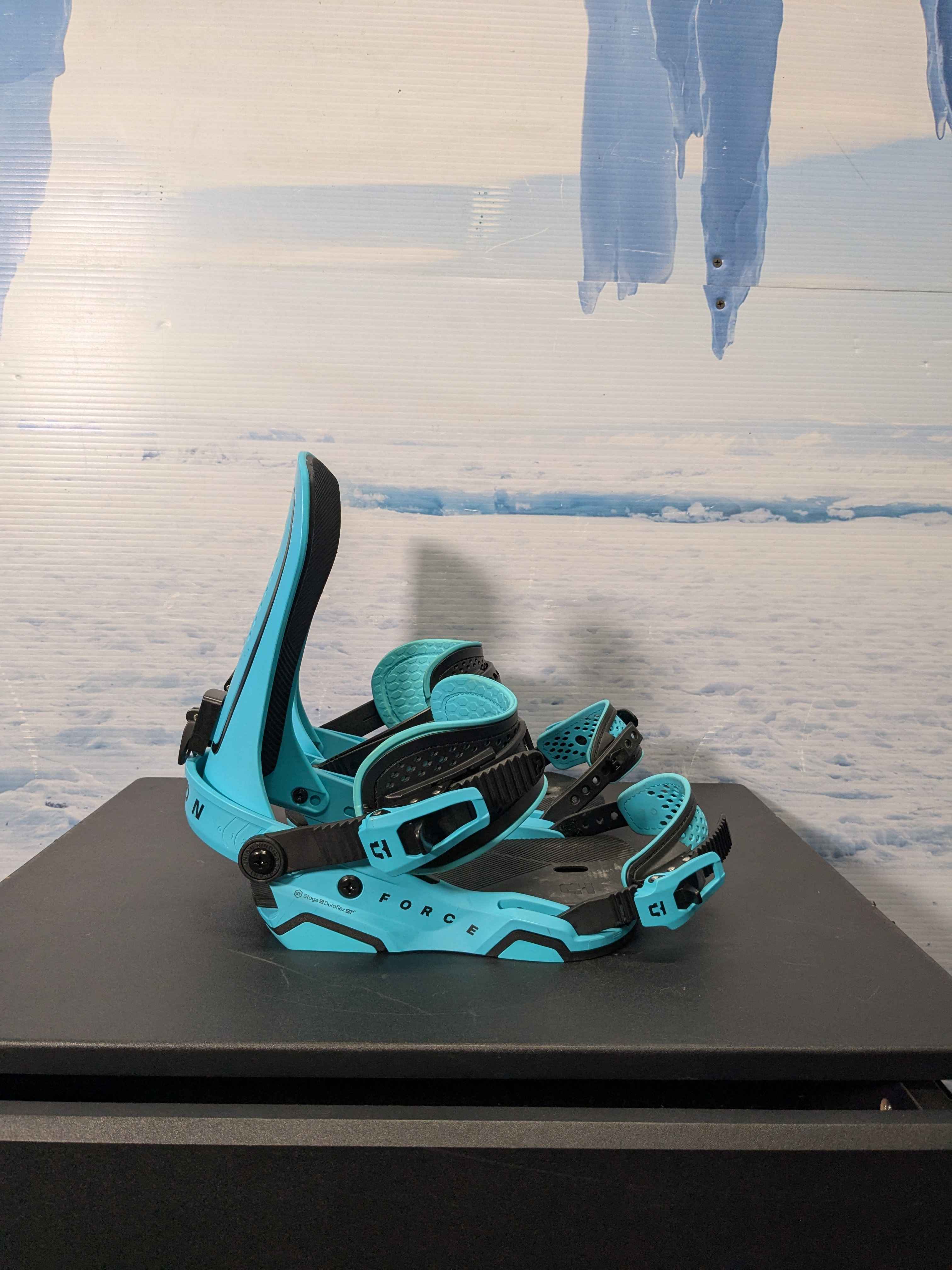 Lightly Used Union Force Small Blue Snowboard Binding