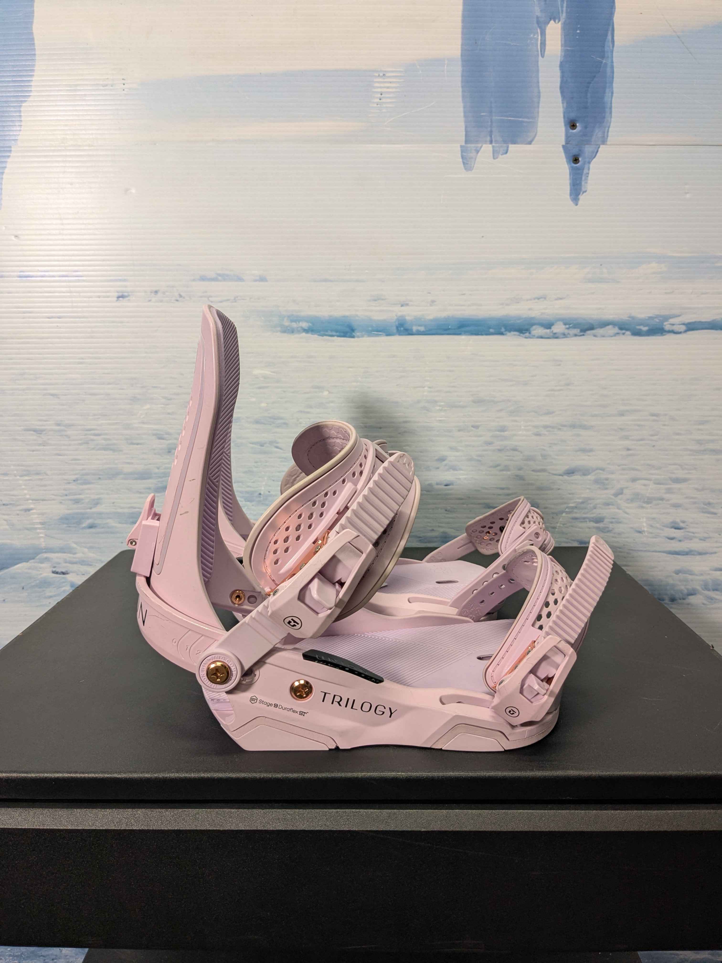 Lightly Used Union Trilogy Medium Pink Snowboard Binding